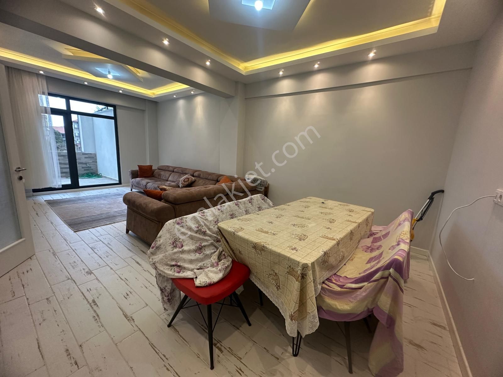 Sakarya Karasu'da Geniş Teras Kullanımlı Modern Tasarım 3+1 Daire - Görsel 7