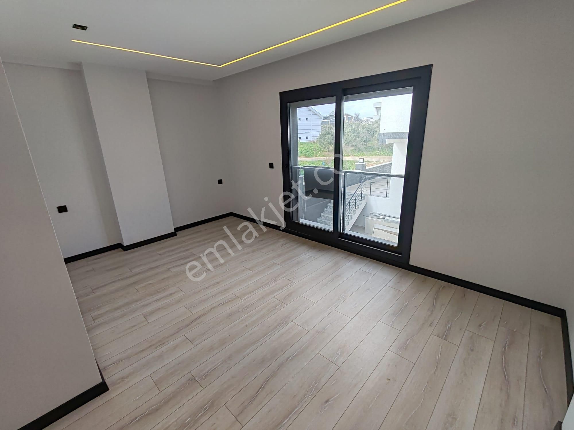 Didimde 3+1 Villa Havuzlu Bahçeli Geniş Salonlu - Görsel 17