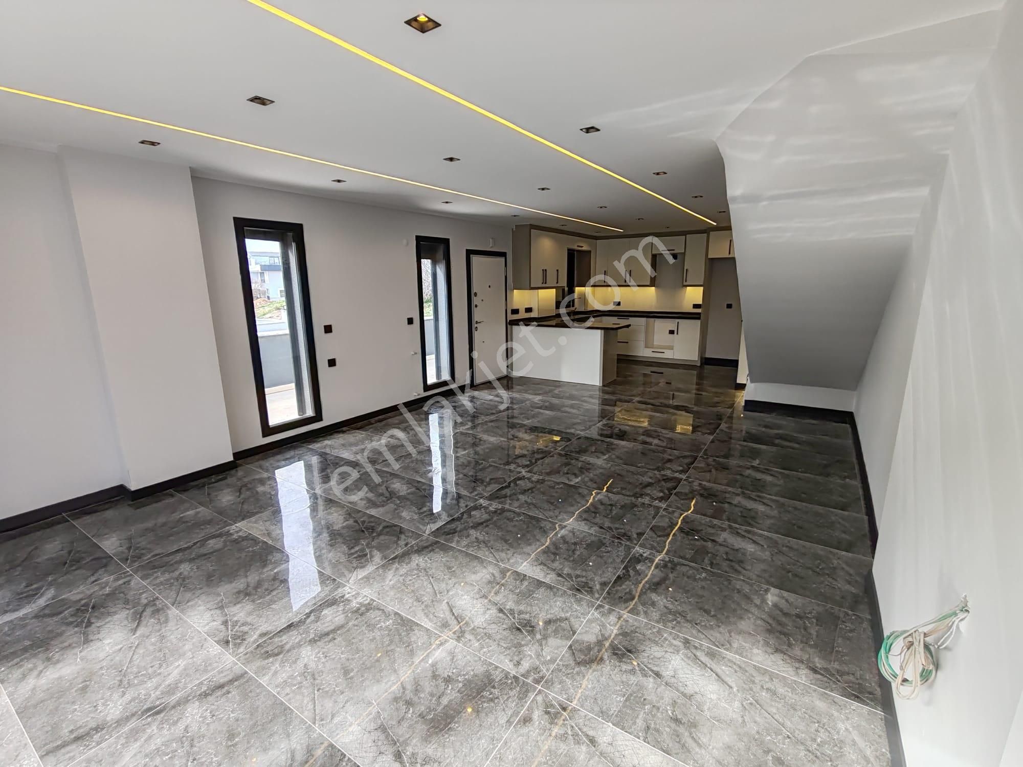 Didimde 3+1 Villa Havuzlu Bahçeli Geniş Salonlu - Görsel 8