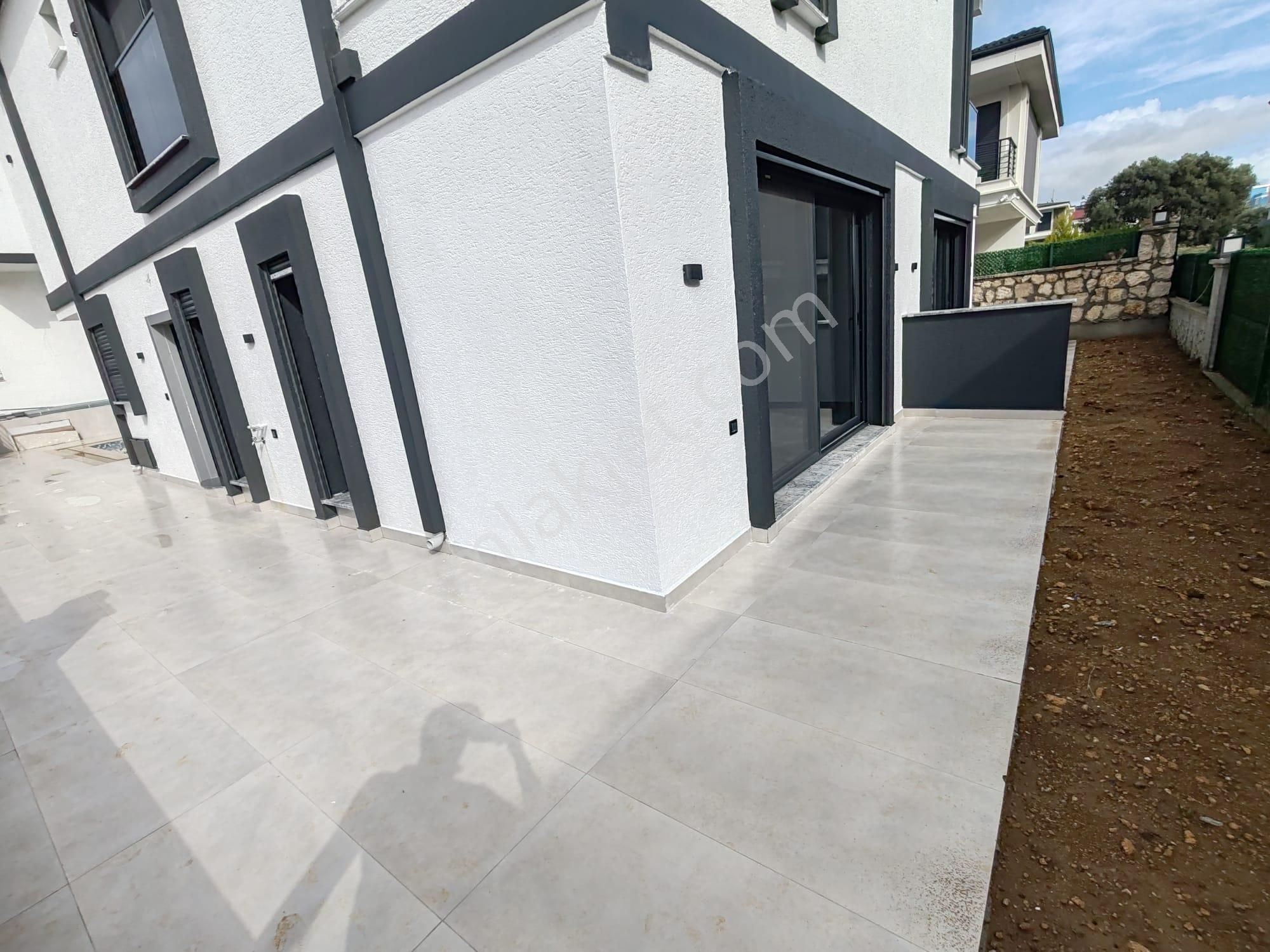 Didimde 3+1 Villa Havuzlu Bahçeli Geniş Salonlu - Görsel 4