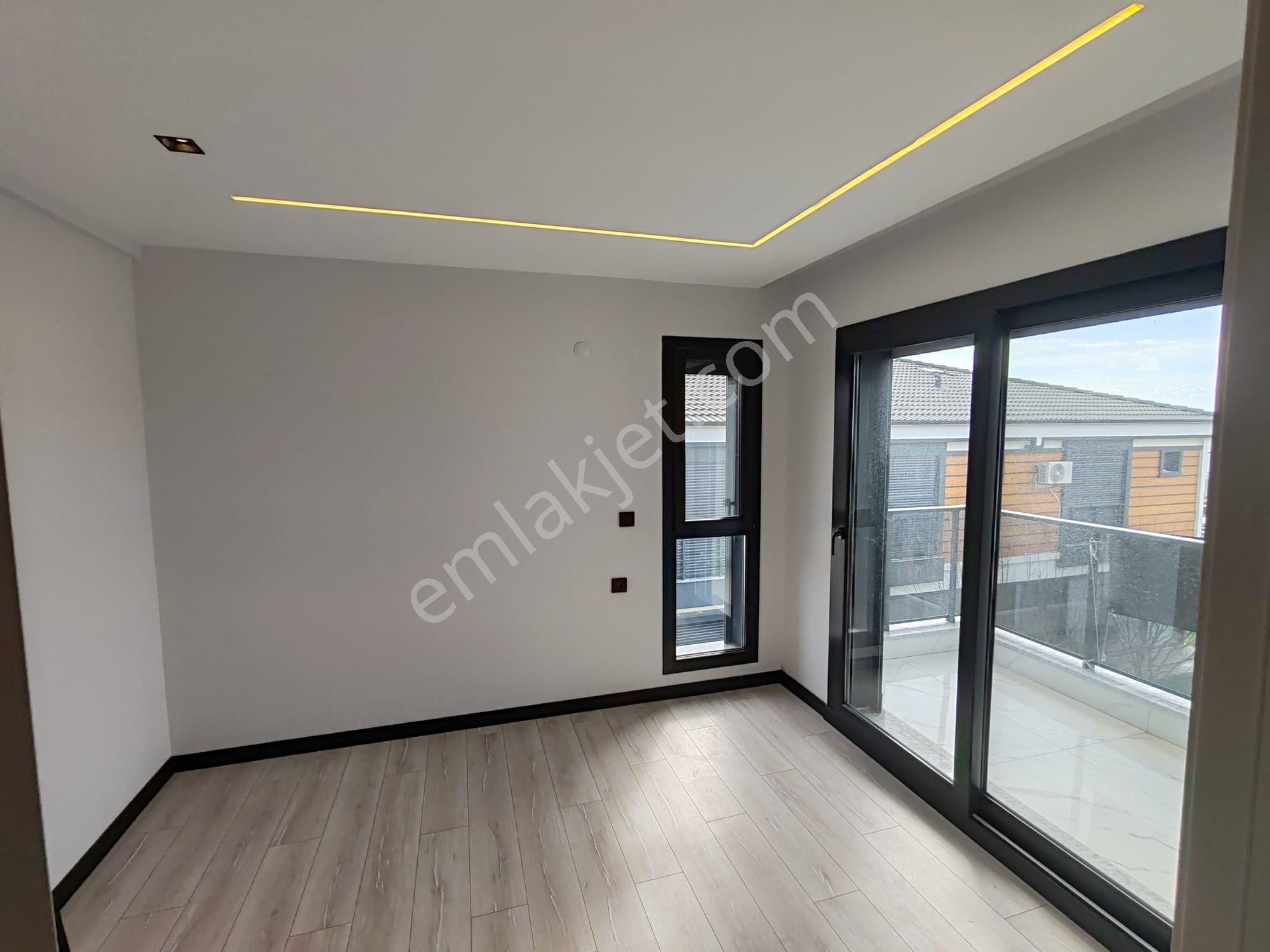 Didimde 3+1 Villa Havuzlu Bahçeli Geniş Salonlu - Görsel 15