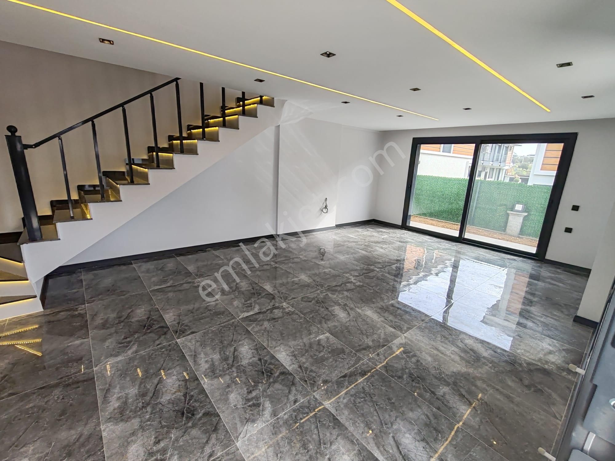 Didimde 3+1 Villa Havuzlu Bahçeli Geniş Salonlu - Görsel 5