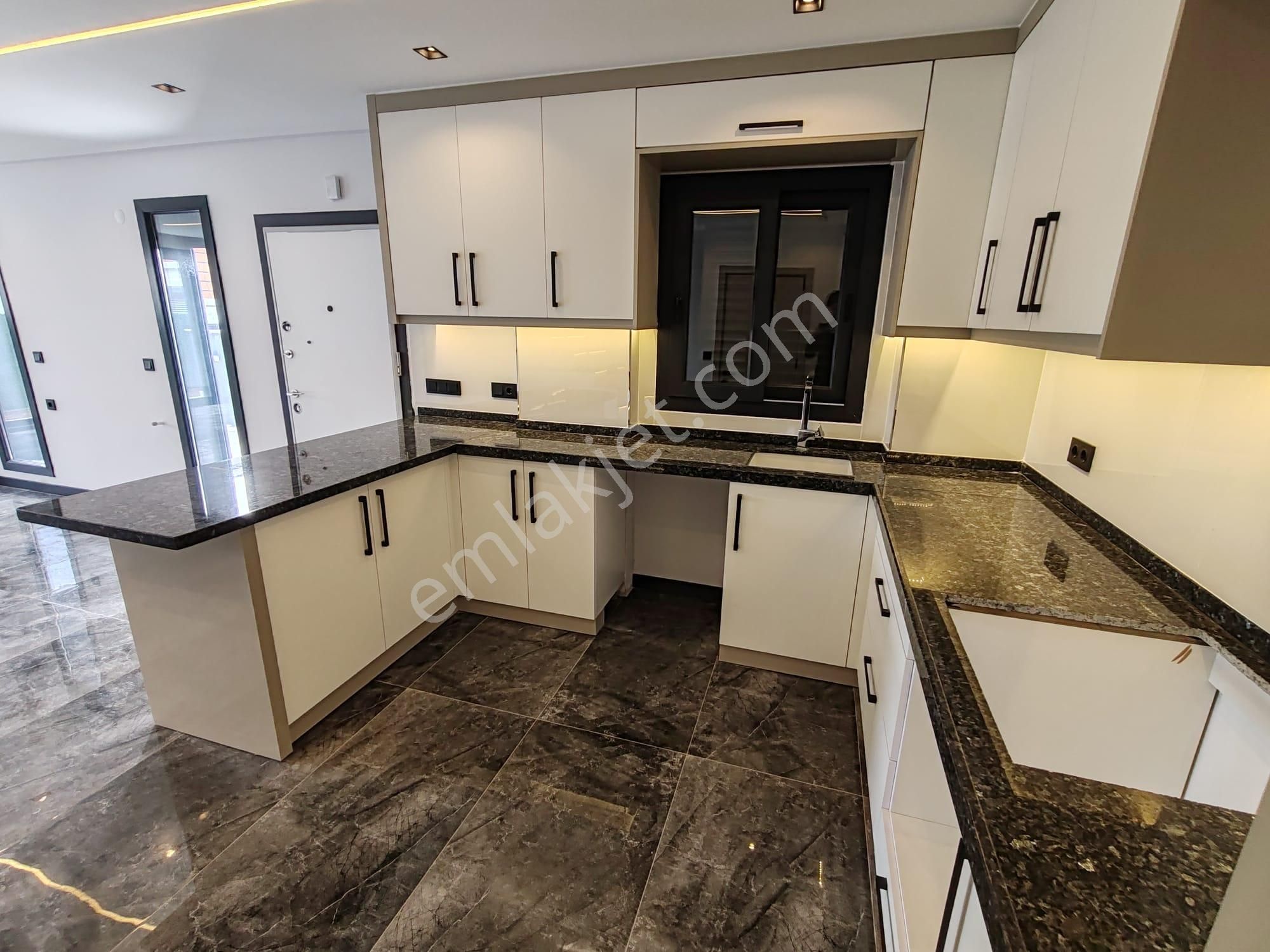 Didimde 3+1 Villa Havuzlu Bahçeli Geniş Salonlu - Görsel 11