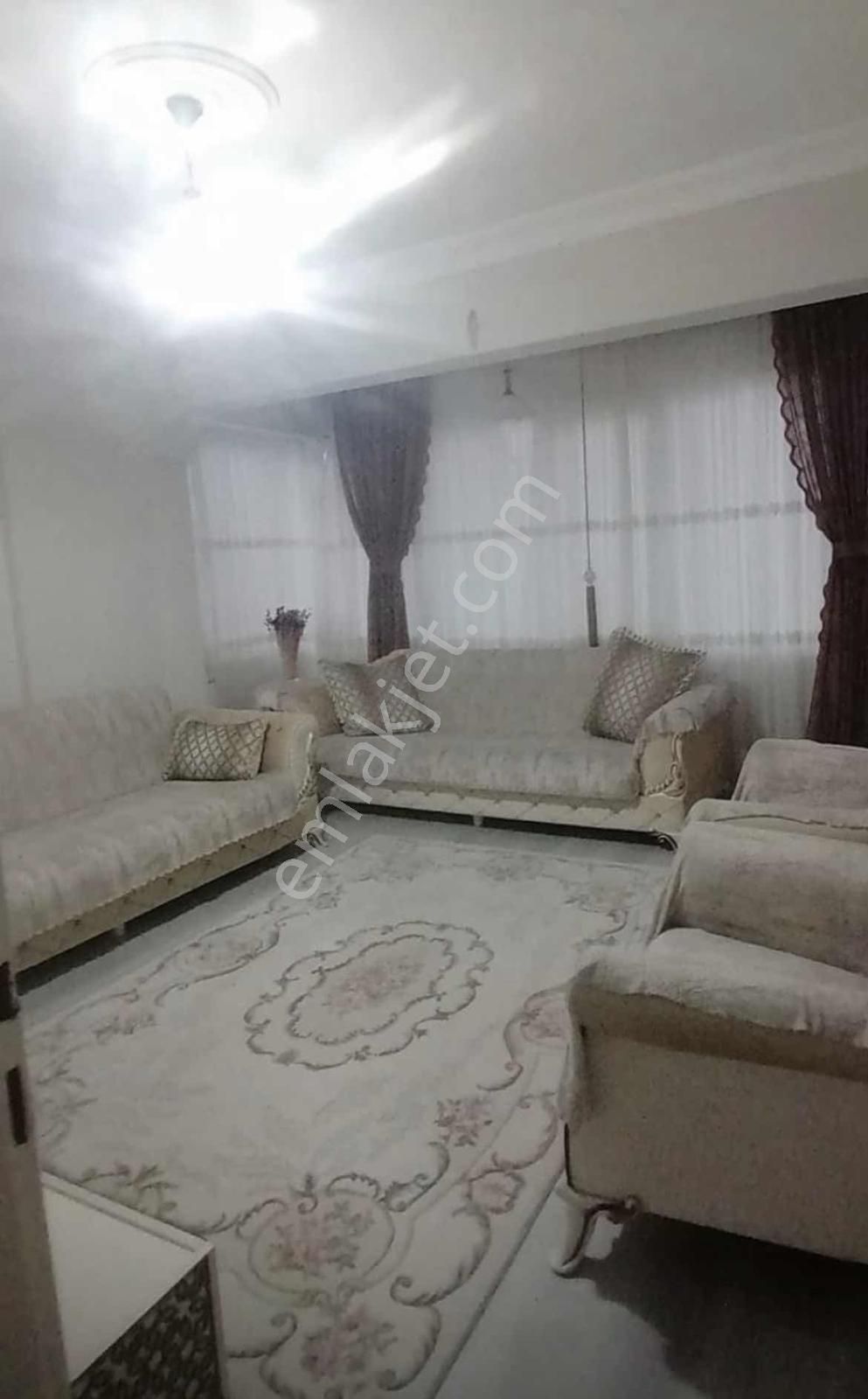 Kazımdirik Mahallesinde Eşyalı Kiralık 3+1 Daire - Görsel 2