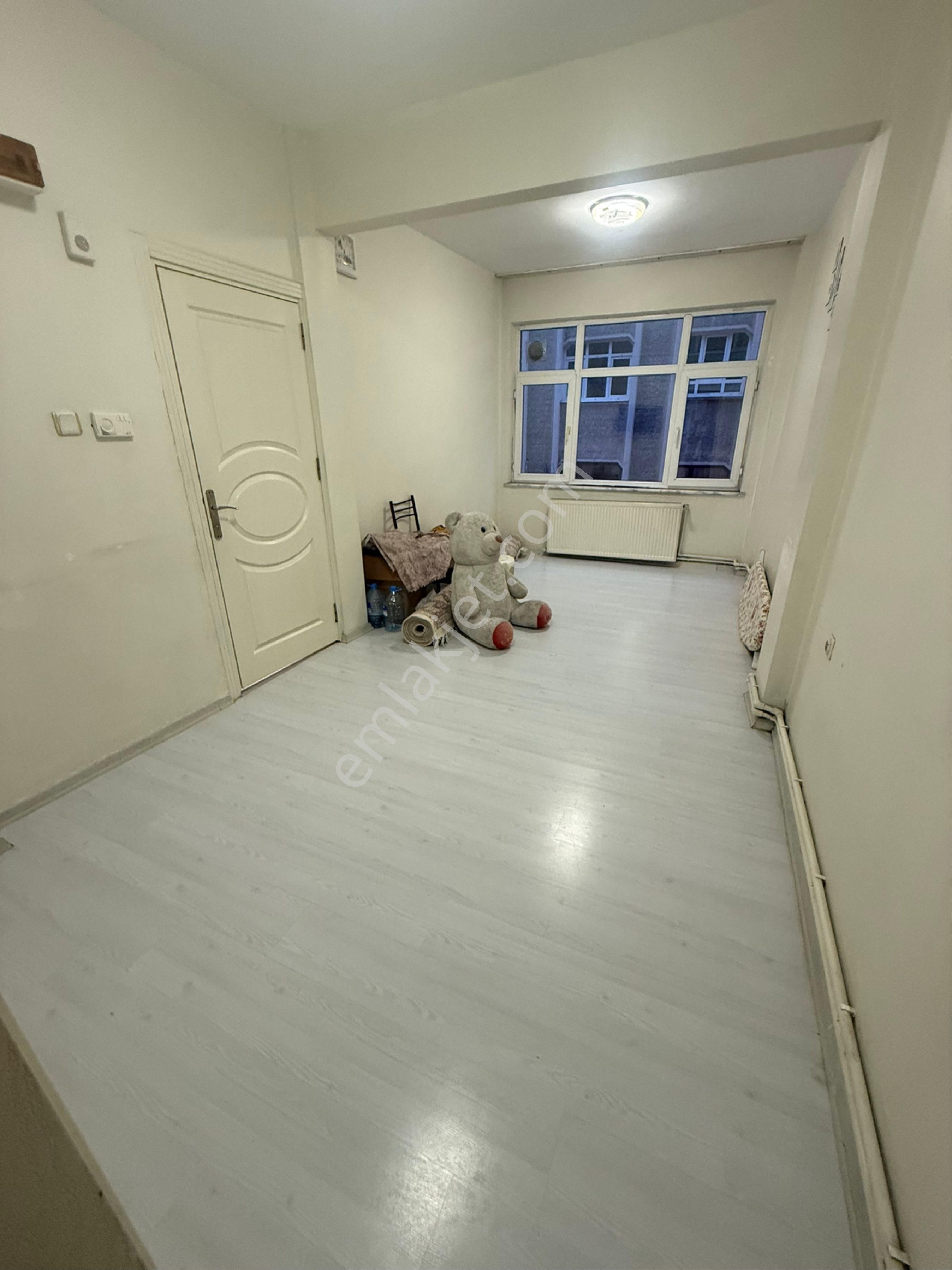 Fatih İskenderpaşa Mah Satilık Daıre 2+1 Kat 2 Temiz