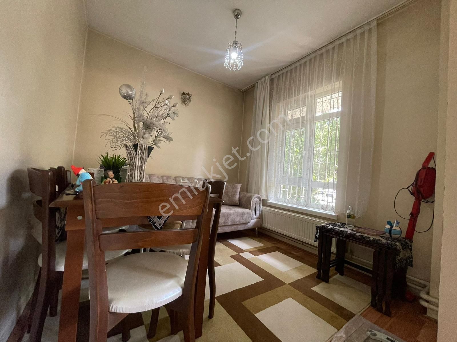 İncirli Mahallesinde Kat Konumunda 3+1 Yüksek Giriş