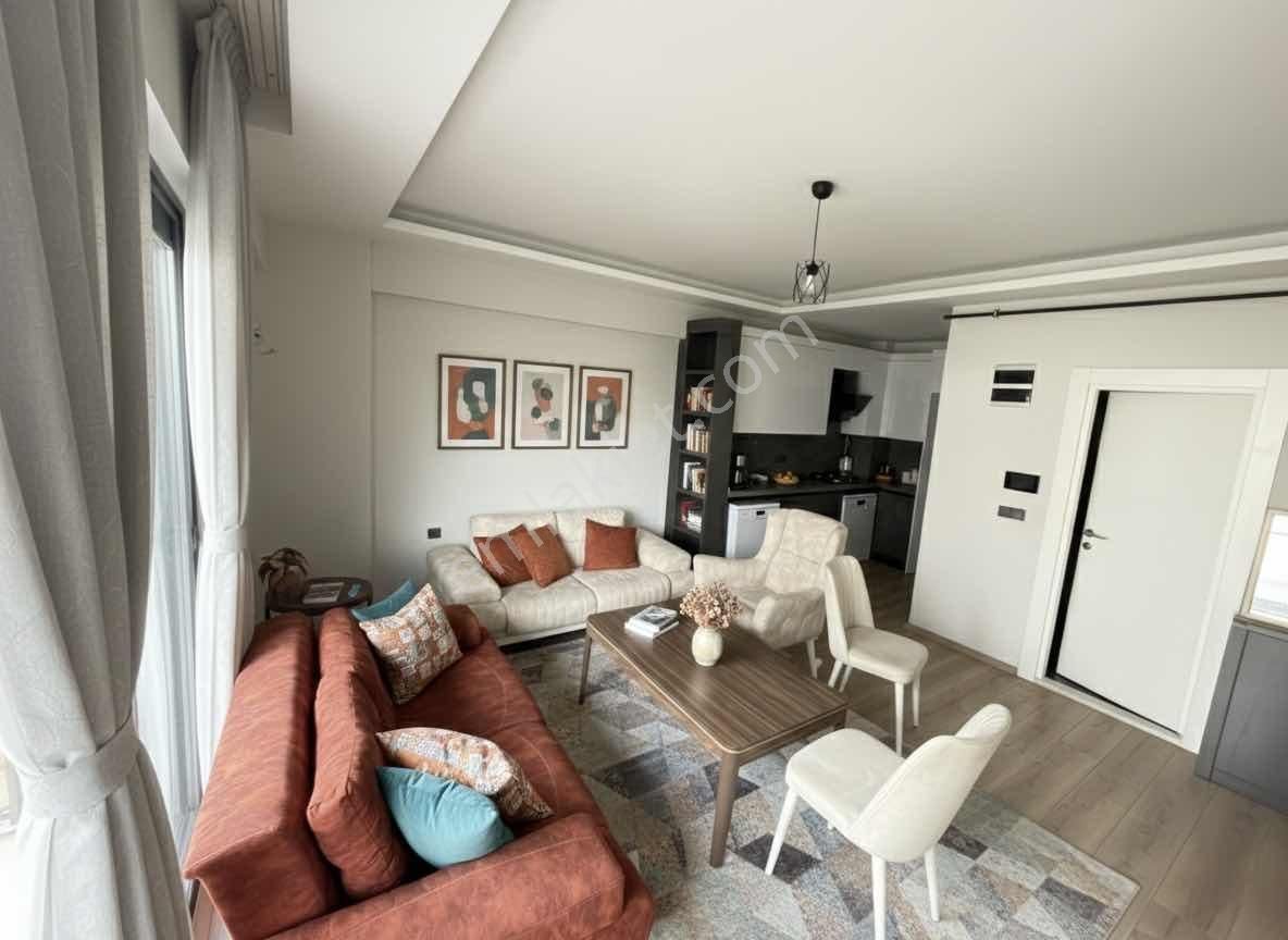 Karşıyaka Girne Caddesinde 1+1 Arakat Kiralık Daire - Görsel 6