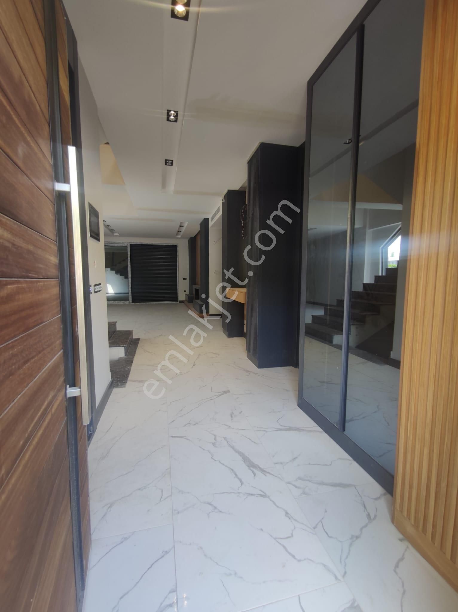 Kusadası Karaova'da 5+1 Hamam Sauna Özel Havuz Müstakil,özel Otopark Lüx Villa - Görsel 5