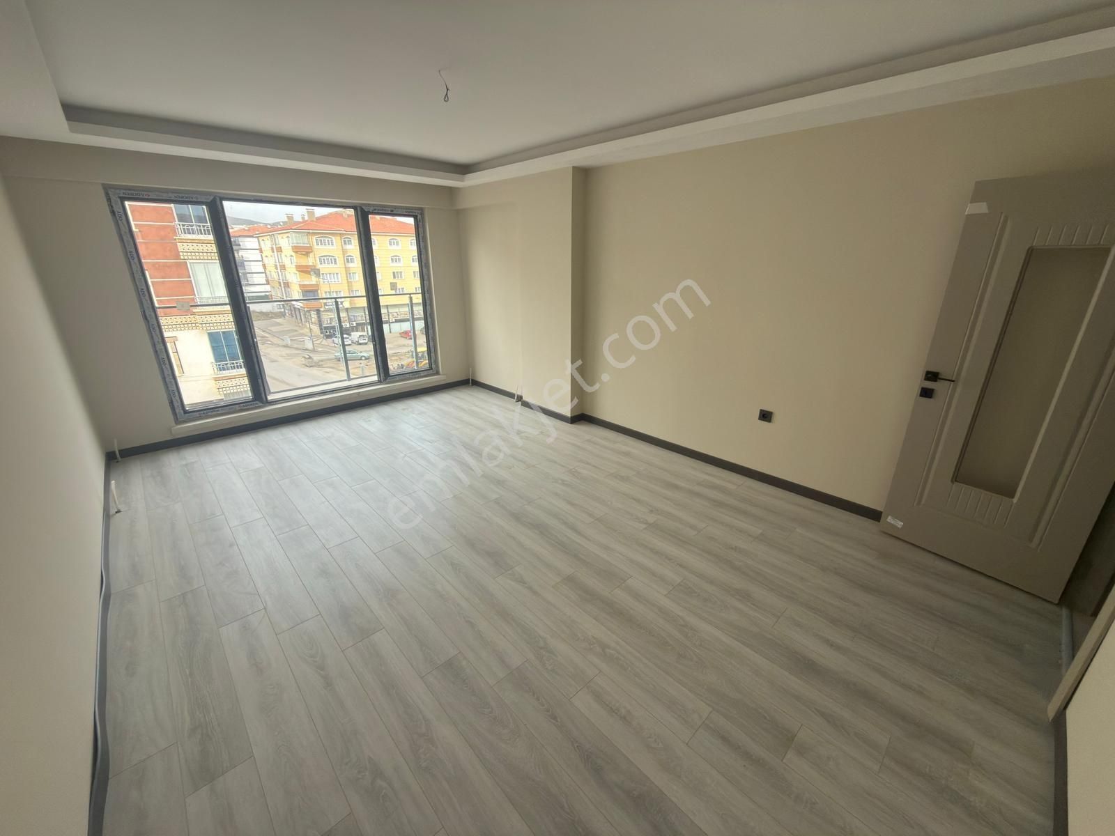 Keçiörende 3+1 Orta Katta Sıfır Cadde Üstü Erkusların Binada - Görsel 31