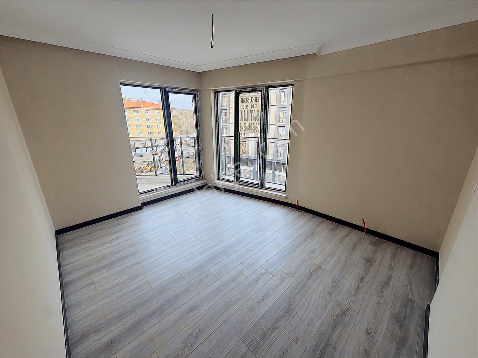 Keçiörende 3+1 Orta Katta Sıfır Cadde Üstü Erkusların Binada - Görsel 4