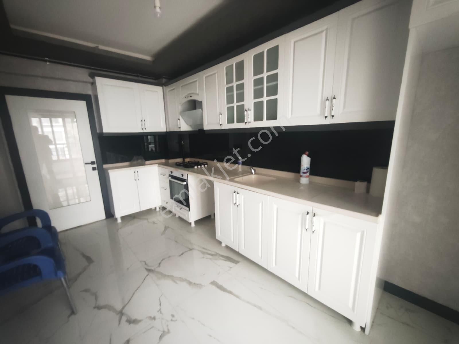 Lider Emlak'tan 3+1 **cadde Üzeri** Satılık Daire - Görsel 2