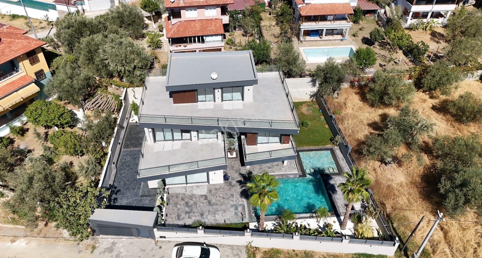 Yiğit'ten Panoramik Deniz Manzaralı 5+1 Tasarım Harikası Villa - Görsel 3