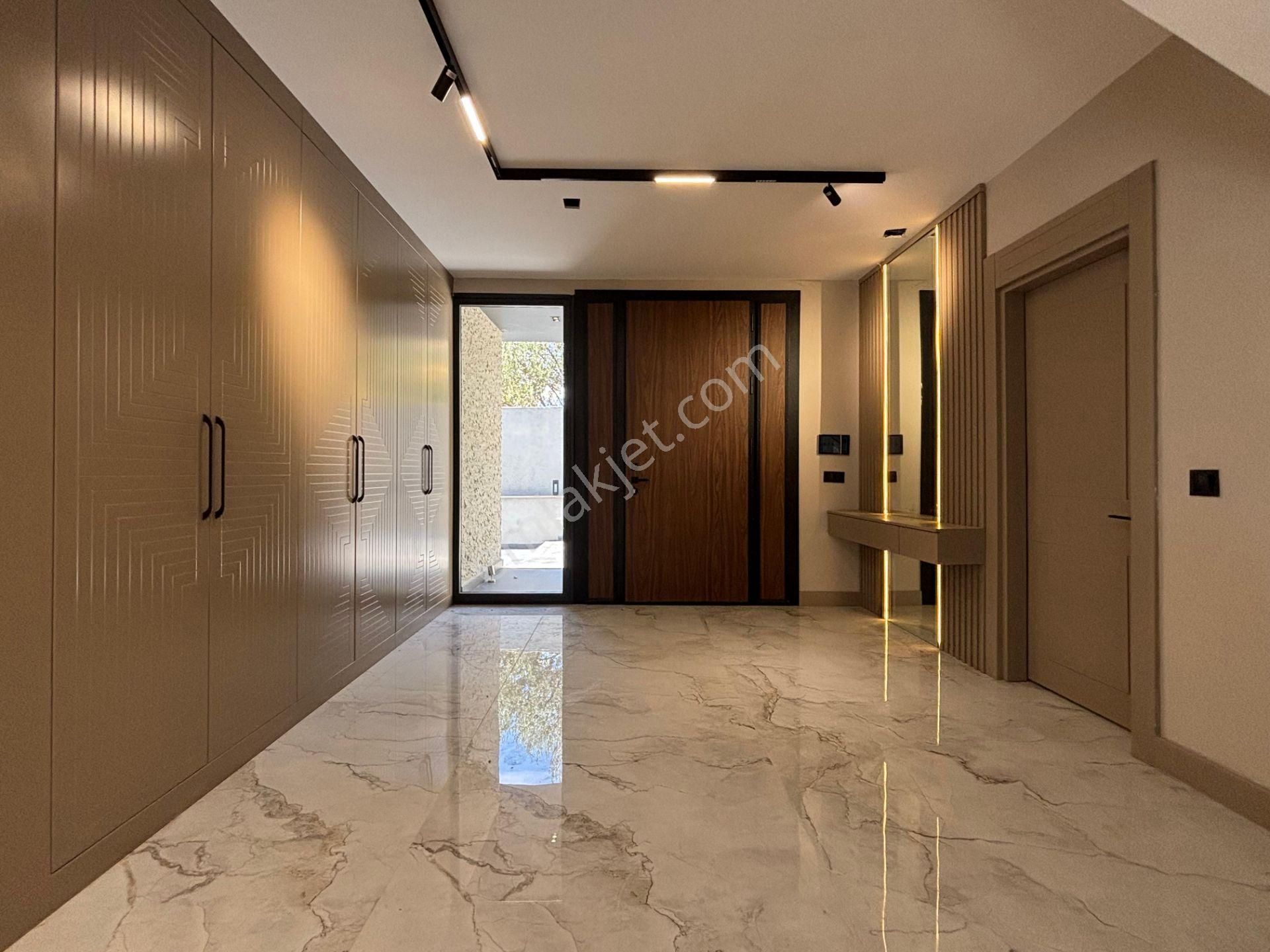 Yiğit'ten Panoramik Deniz Manzaralı 5+1 Tasarım Harikası Villa - Görsel 31
