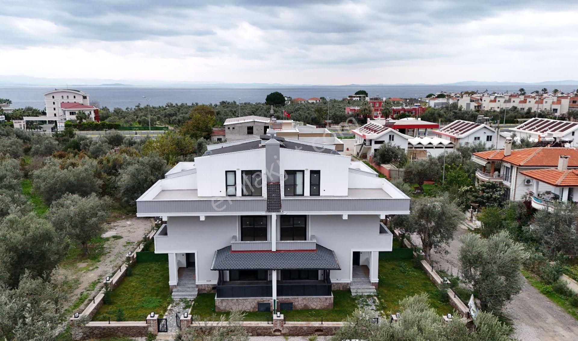 Yiğit'ten Altınoluk Narlı'da Denize 100 Metre Satılık 3+1 Villa