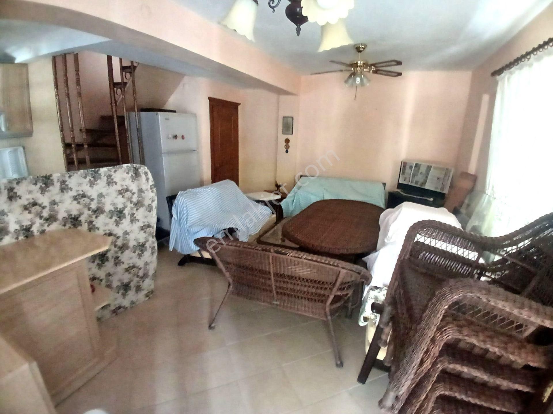 Davutlar Sahilde Denize 250mt Geniş Bahçeli Verandalı 5+1 Fırsat Villa - Görsel 16