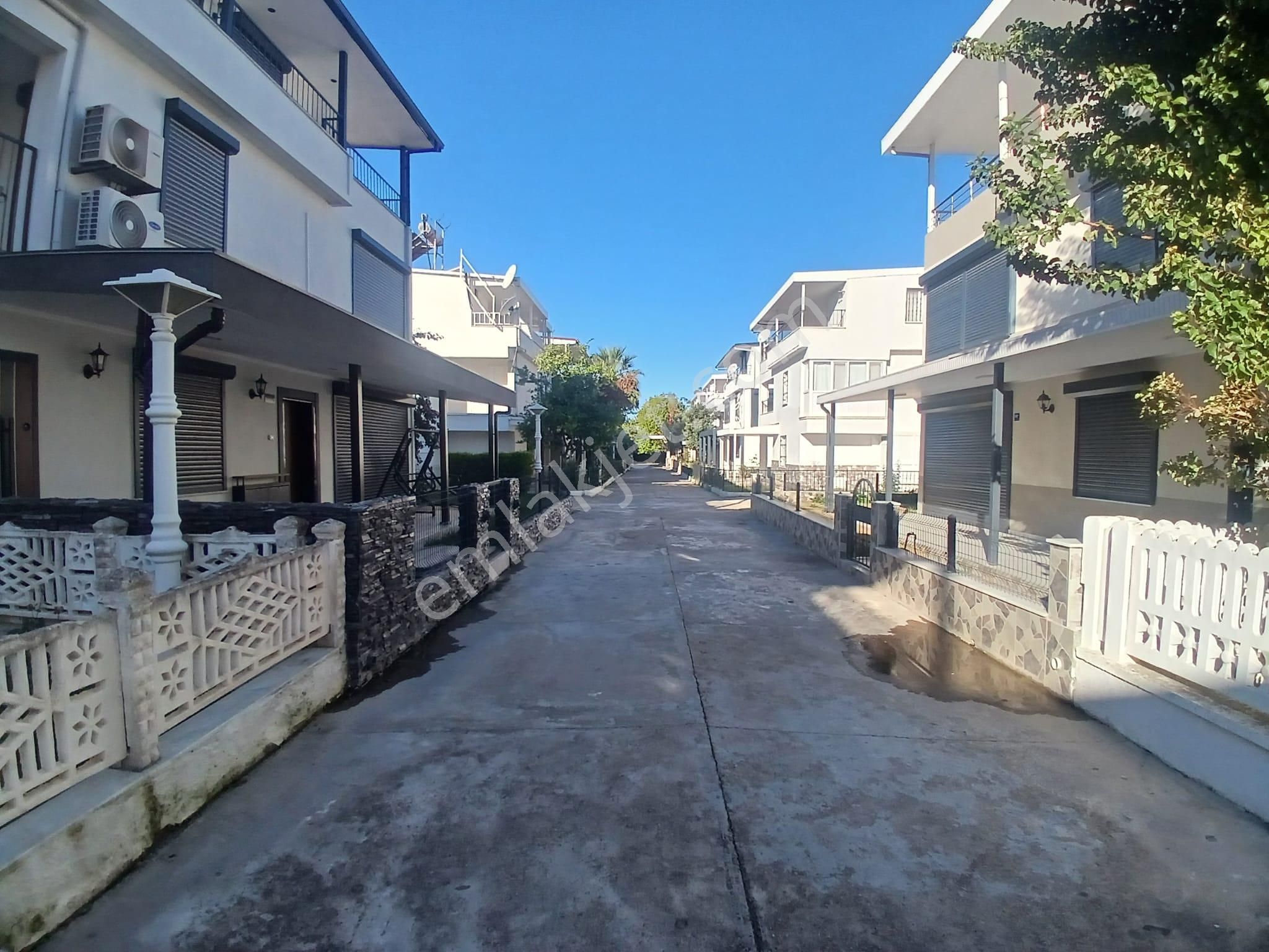 Davutlar Sahilde Denize 250mt Geniş Bahçeli Verandalı 5+1 Fırsat Villa - Görsel 10