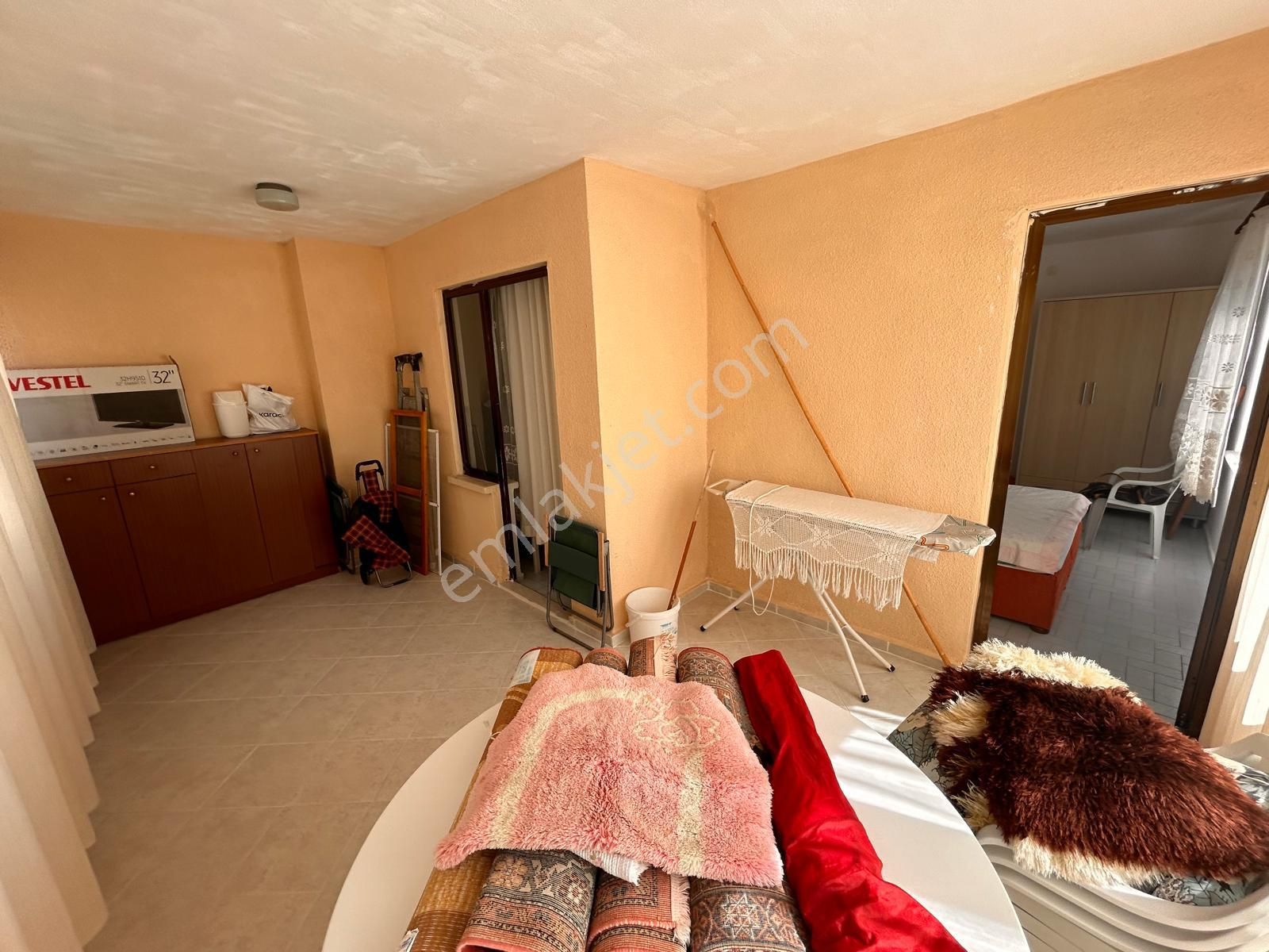 Davutlar Sahilde Denize 250mt Geniş Bahçeli Verandalı 5+1 Fırsat Villa - Görsel 22