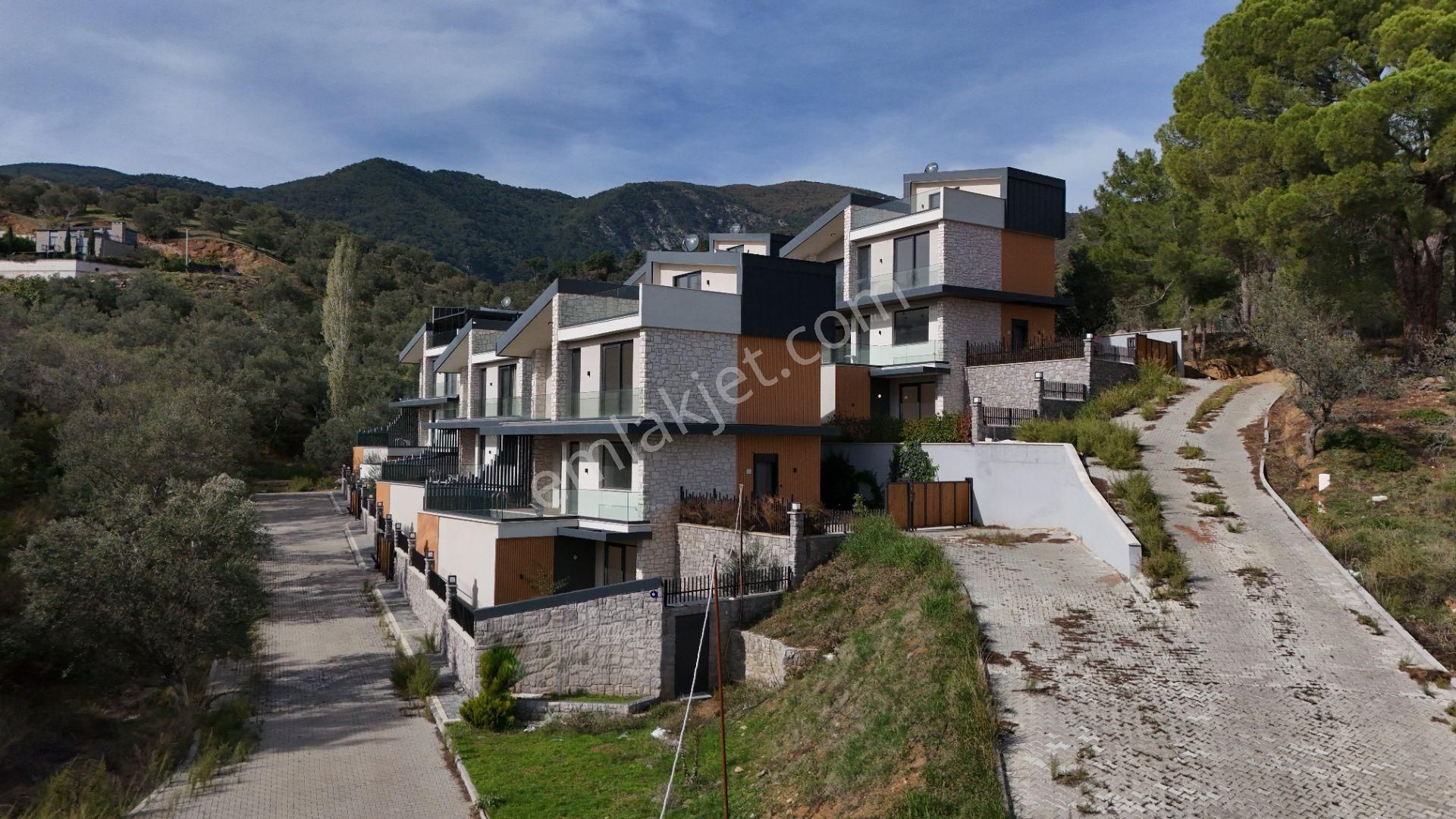Yiğit'ten Güre'de Hayalindeki 4+1 Saunalı Havuzlu Forleks Villa - Görsel 2