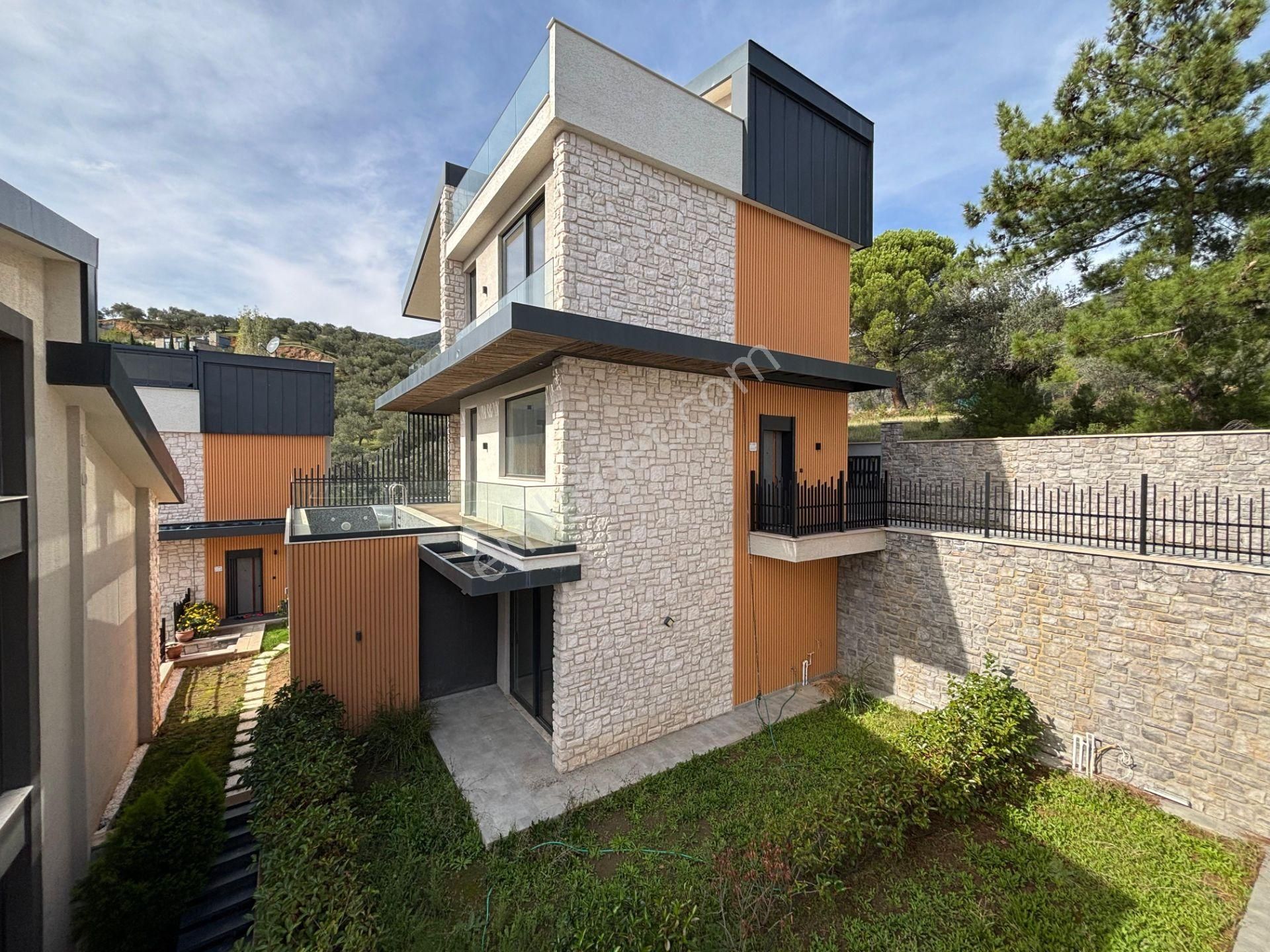 Yiğit'ten Güre'de Hayalindeki 4+1 Saunalı Havuzlu Forleks Villa - Görsel 4