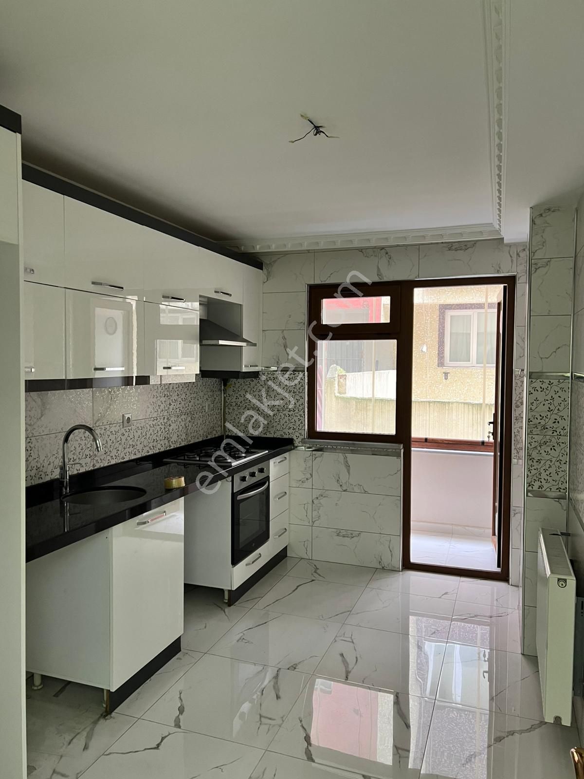 Salıpazarı Yeni Mahalle Geniş Kiralık 1+1 Daire - Görsel 19