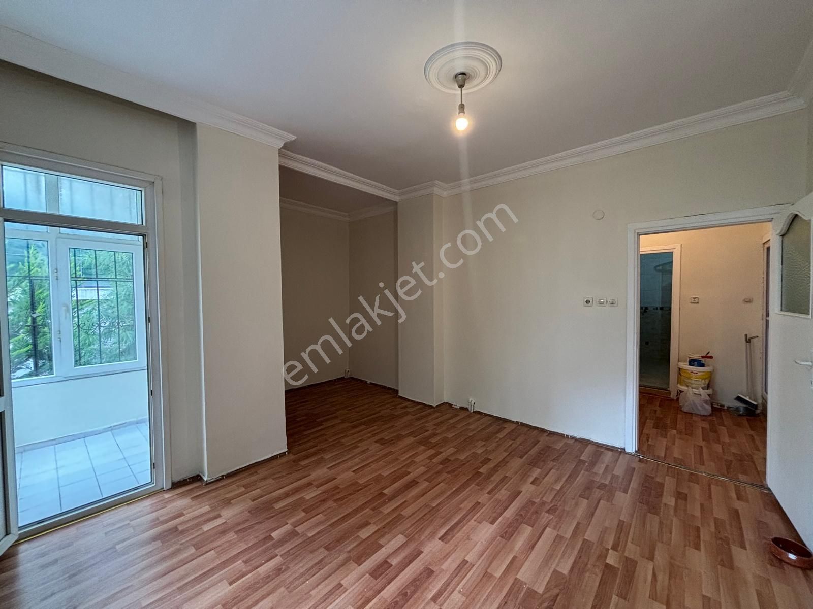 Kartal Petrolişde Çanakkale Caddesine Paralel Kiralık 2+1 Daire - Görsel 2