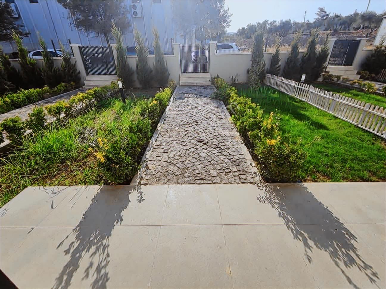 Qzen'den Görecede Bağımsız Bahçeli 262 M2 4+1 Geniş Triblex - Görsel 12