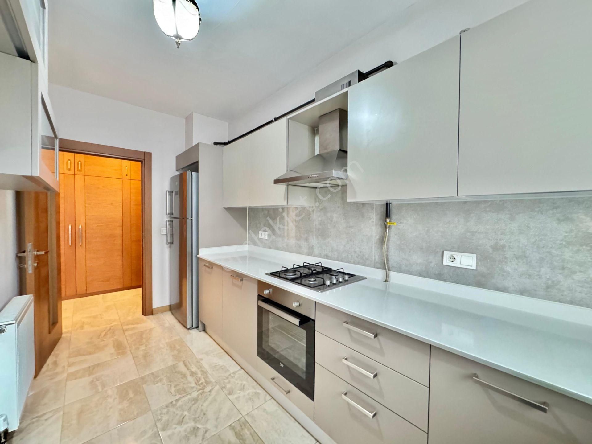 Suadiye De Bağdat Cad. Ve Marmaray'a Yakın Balkonlu 5 Yaşında Boş 3+1 Daire Kadıköy İstanbul - Görsel 7