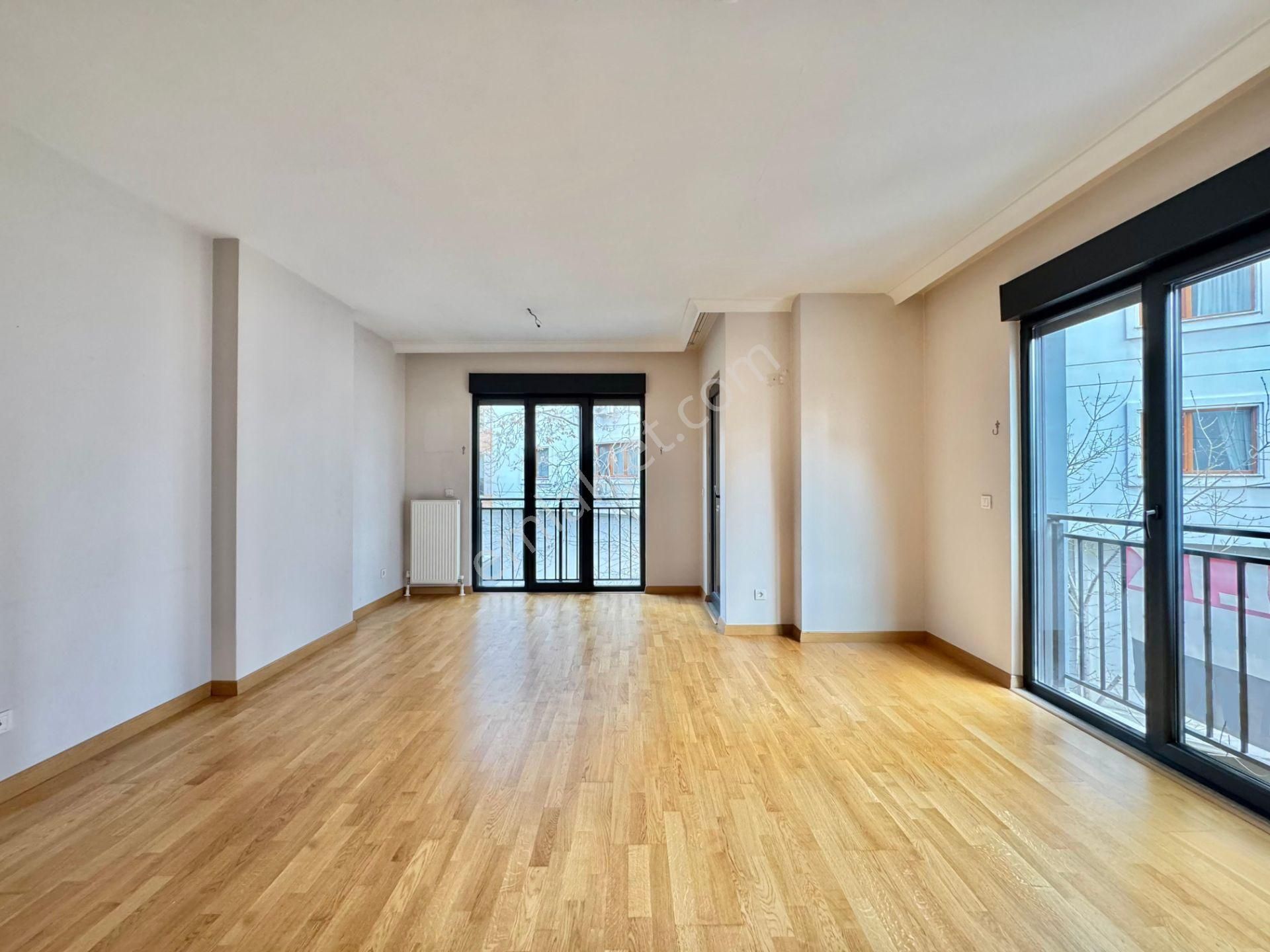 Suadiye De Bağdat Cad. Ve Marmaray'a Yakın Balkonlu 5 Yaşında Boş 3+1 Daire Kadıköy İstanbul