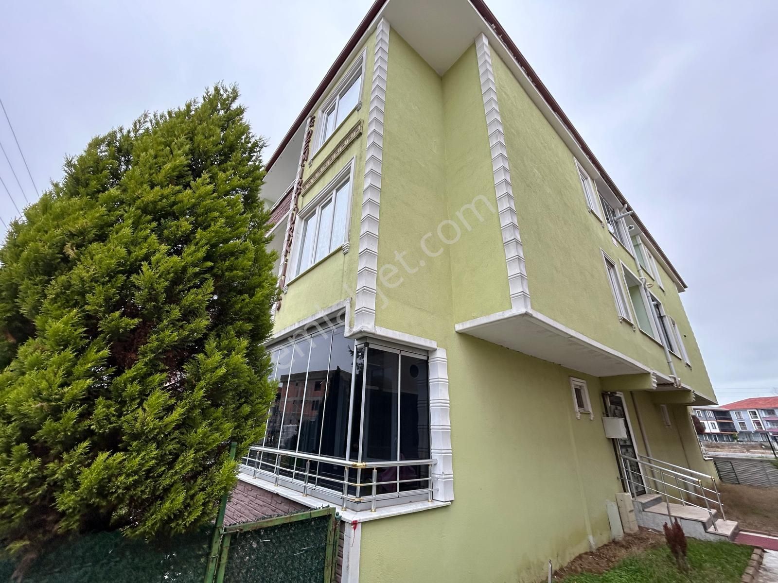 Karasu Yalı Mahallesinde 2+1, Komple Eşyalı, Ayrı Mutfaklı