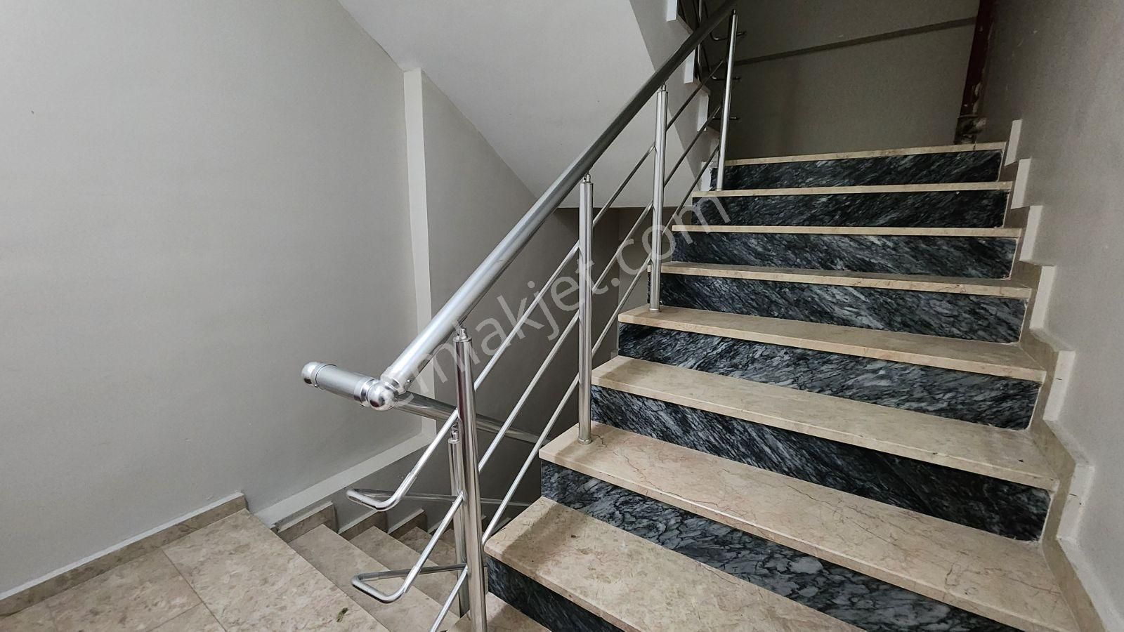 Yükselenpark Özlem 2'de Arakat 3+1 Şerefiyesi Güzel Daire - Görsel 5