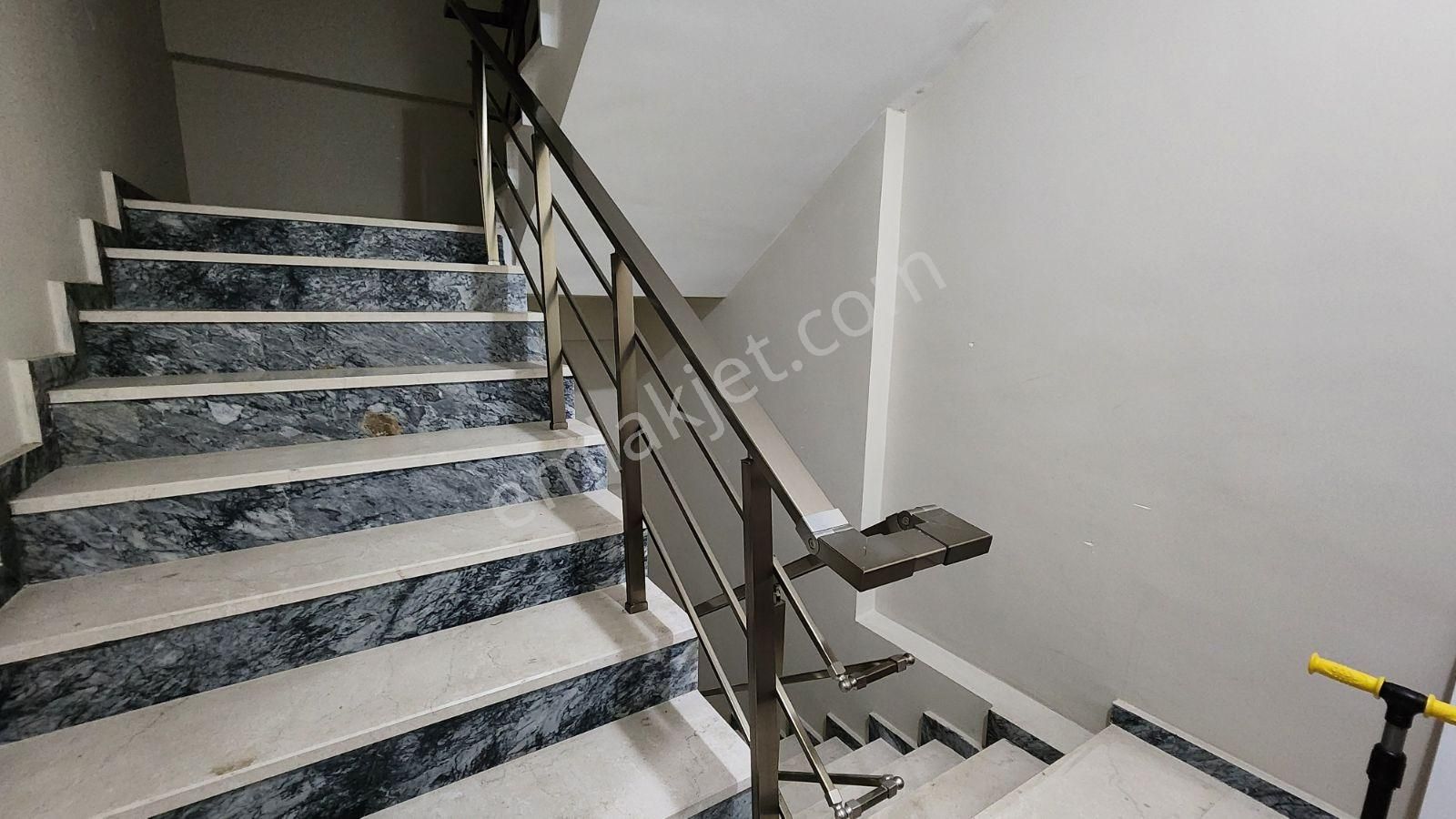 Yükselenpark Özlem 2'de Arakat 3+1 Şerefiyesi Güzel Daire - Görsel 24