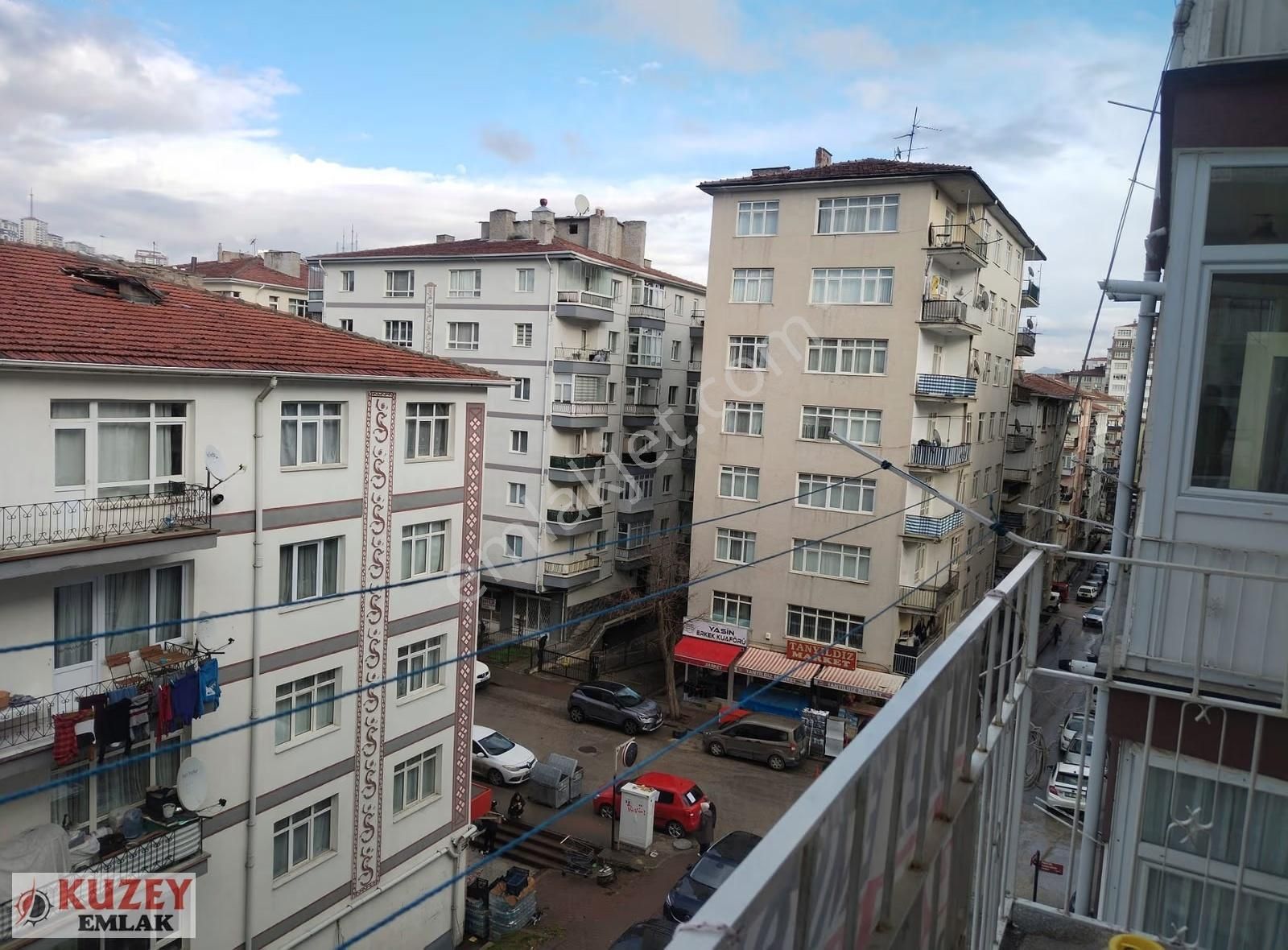 Kuzey Emlak'tan Metroya Yakın 3+1 Ara Katta Ön Cephe Daire - Görsel 2