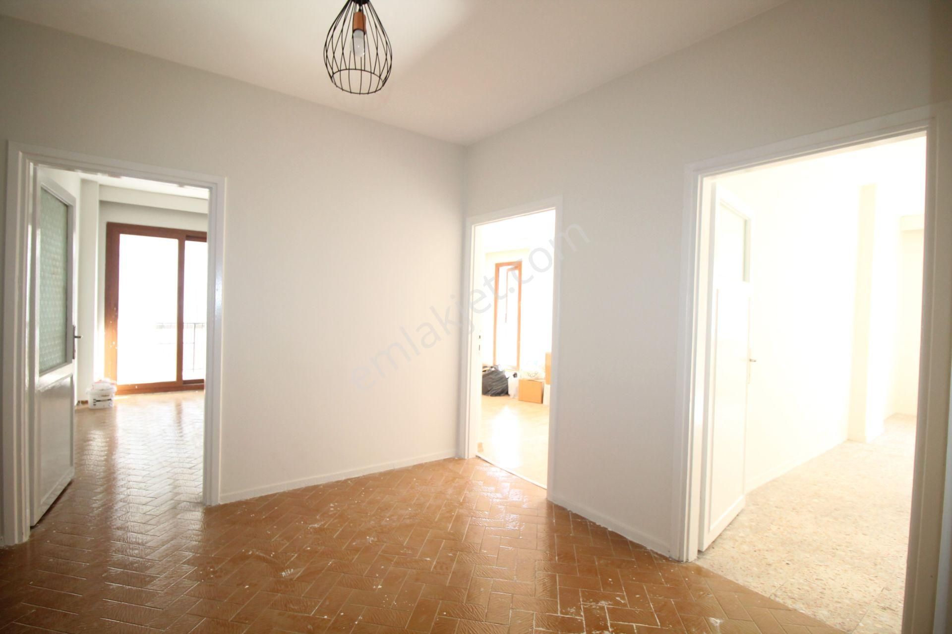 Retro’dan Gazi Mah'de Sahile Yürüme Mesafesinde Olacağınız Geniş Kiralık 4+1 - Görsel 3