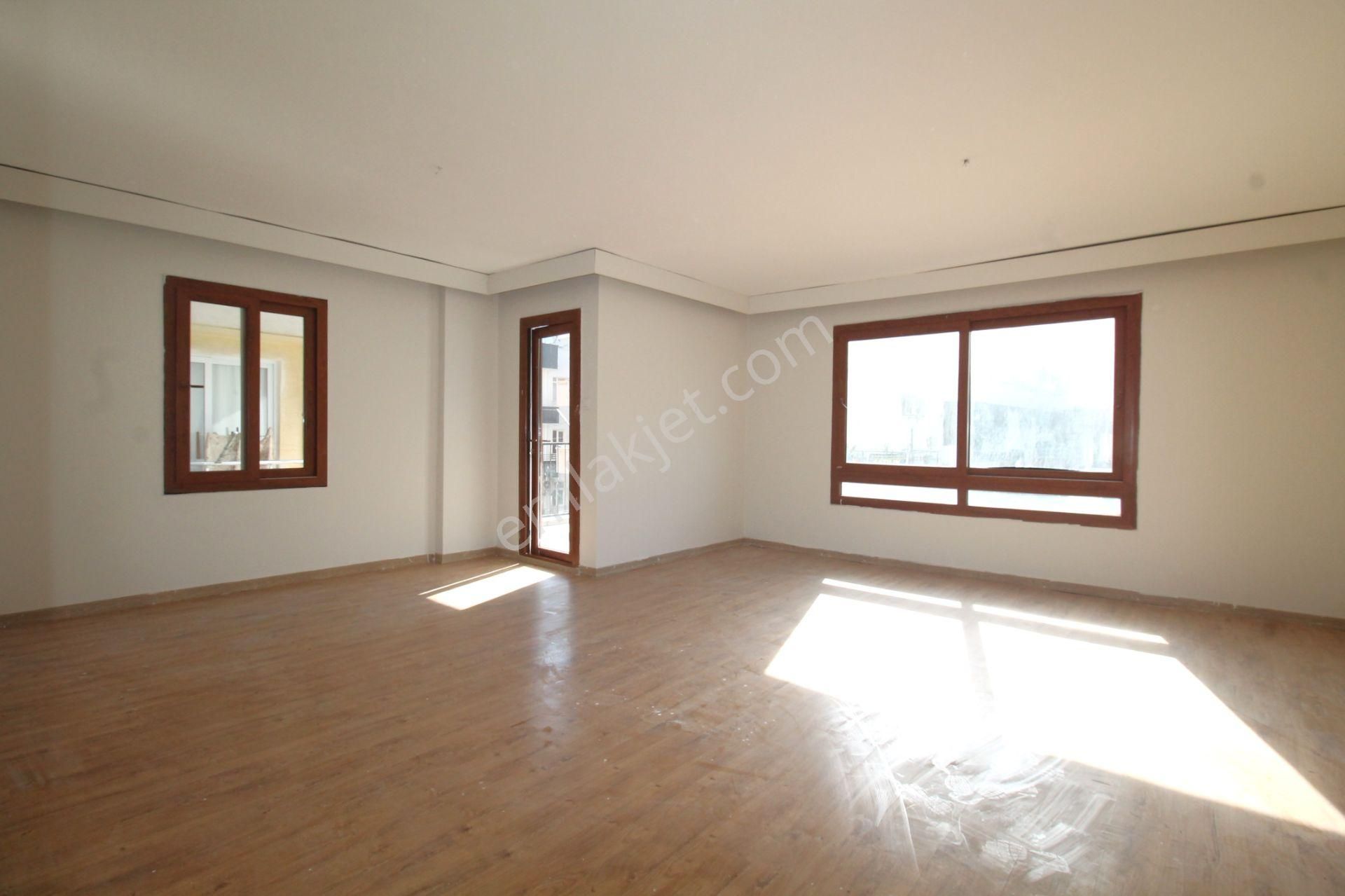 Retro’dan Gazi Mah'de Sahile Yürüme Mesafesinde Olacağınız Geniş Kiralık 4+1