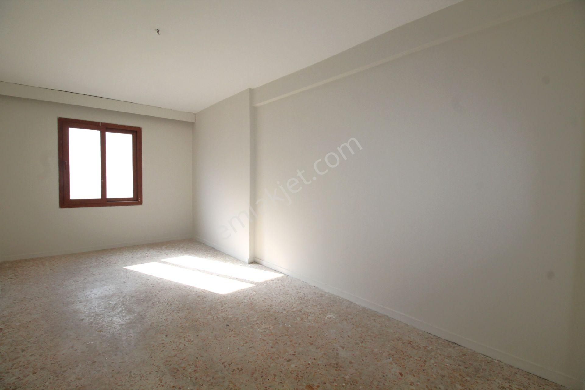 Retro’dan Gazi Mah'de Sahile Yürüme Mesafesinde Olacağınız Geniş Kiralık 4+1 - Görsel 4
