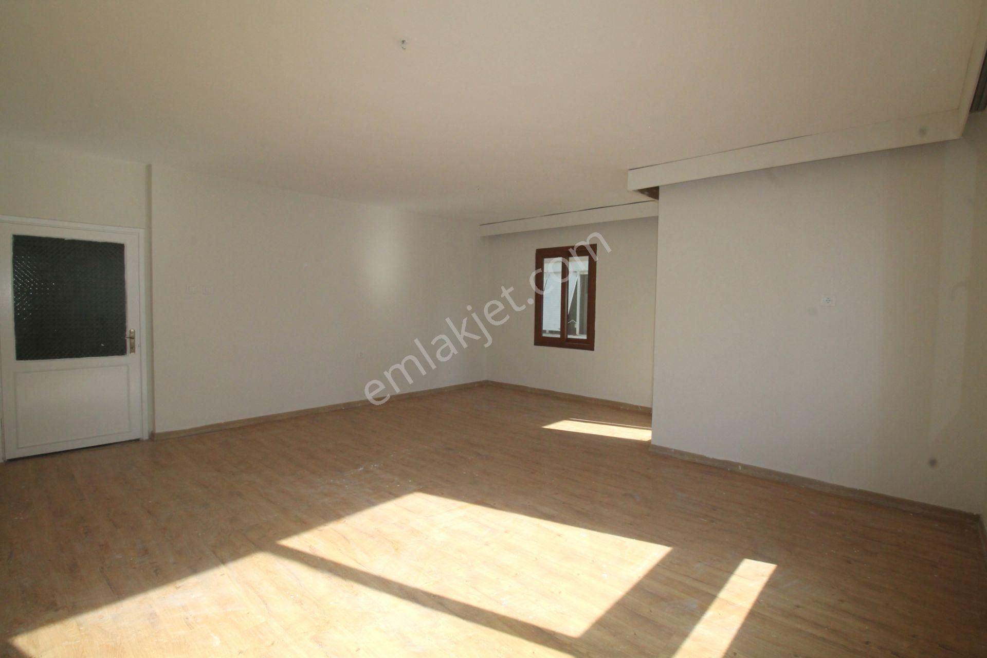 Retro’dan Gazi Mah'de Sahile Yürüme Mesafesinde Olacağınız Geniş Kiralık 4+1 - Görsel 7