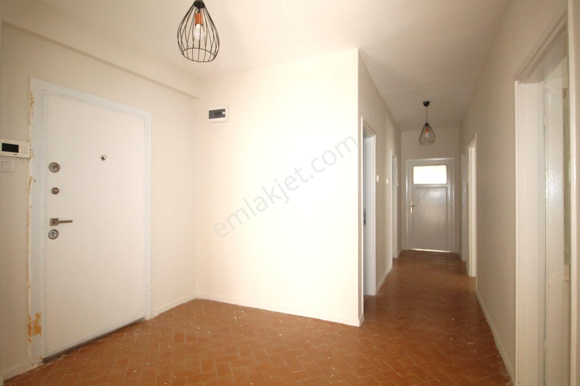 Retro’dan Gazi Mah'de Sahile Yürüme Mesafesinde Olacağınız Geniş Kiralık 4+1 - Görsel 15