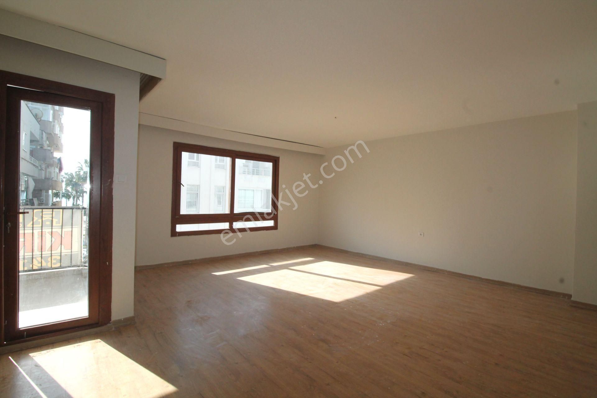Retro’dan Gazi Mah'de Sahile Yürüme Mesafesinde Olacağınız Geniş Kiralık 4+1 - Görsel 2