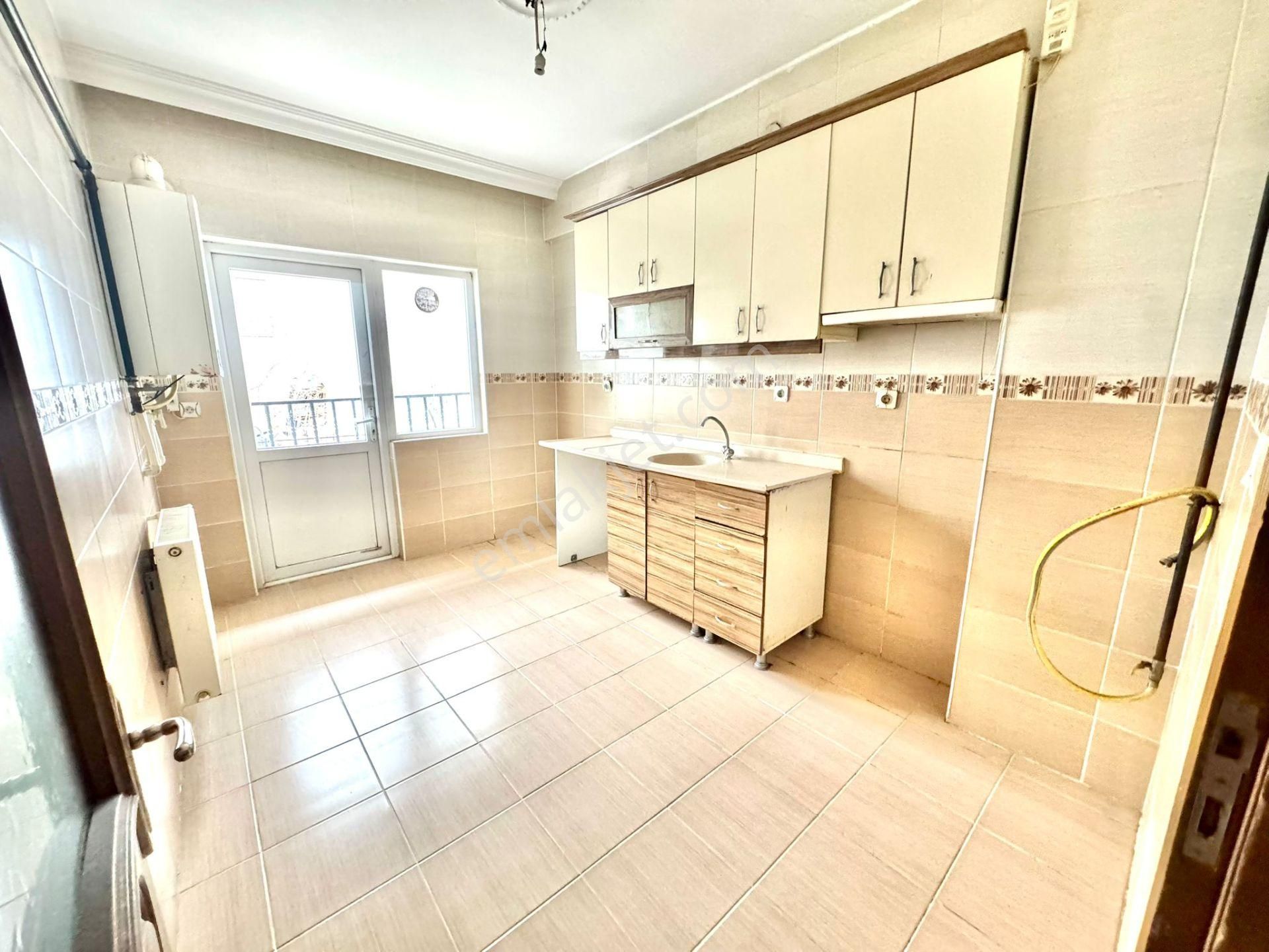 Karapürçek'te Ön Cephede Masrafsız Satılık Yüksek Giriş !! - Görsel 3