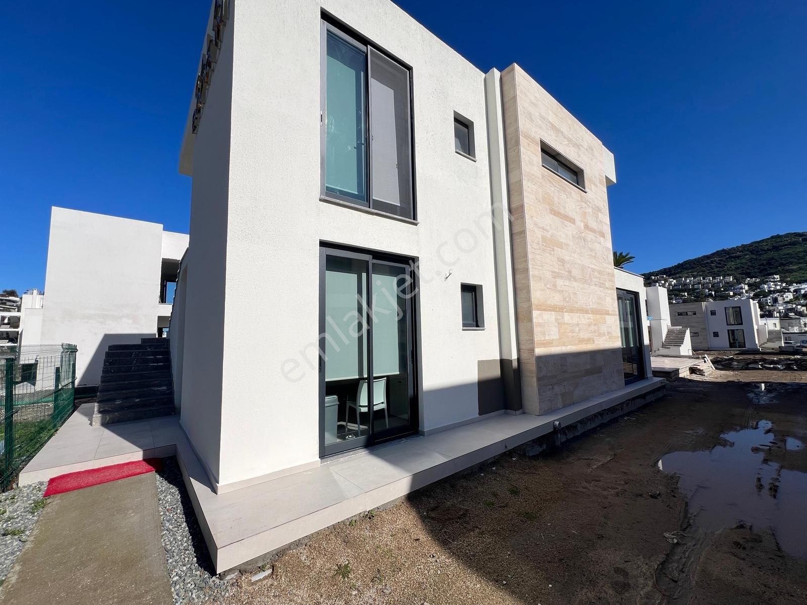 Bodrum Gündoğan'da Satılık Deniz 150 Metre 2+1 Daire