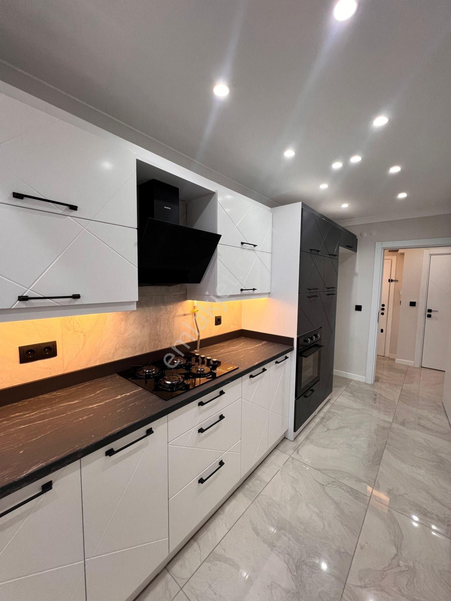 Kaçmaz'dan Sitede. İçi Yenilenmiş. Her Odada Deniz Manzaralı 3+1 - Görsel 9