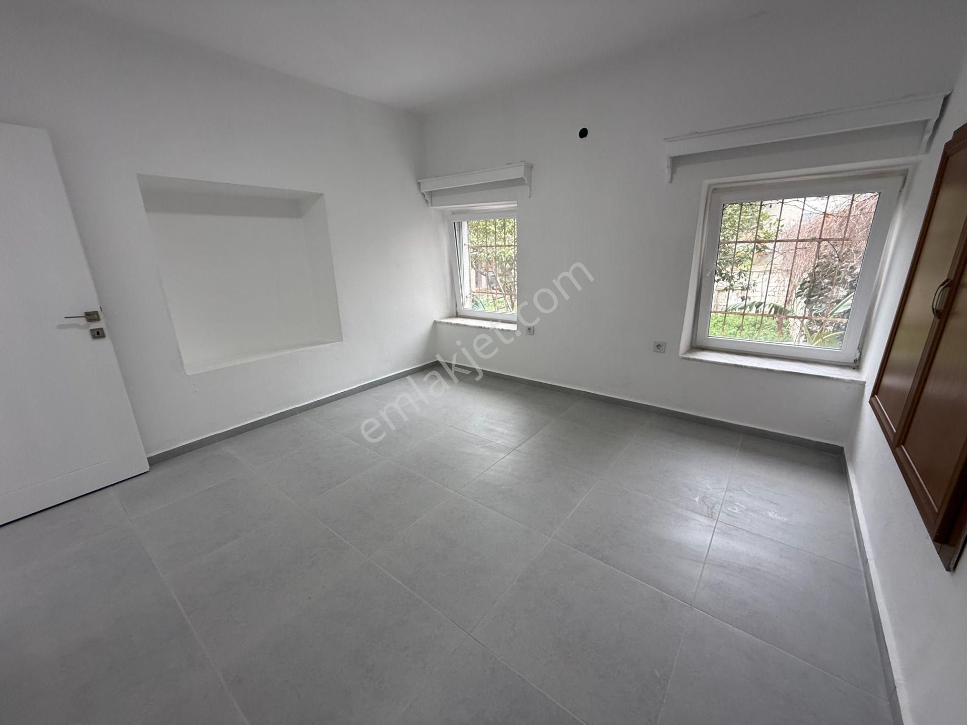 T.reis Akçaalan Mahallesinde Kiralık Yeni Tadilat Görmüş 2+1 Bahçe Katı Daire - Görsel 12