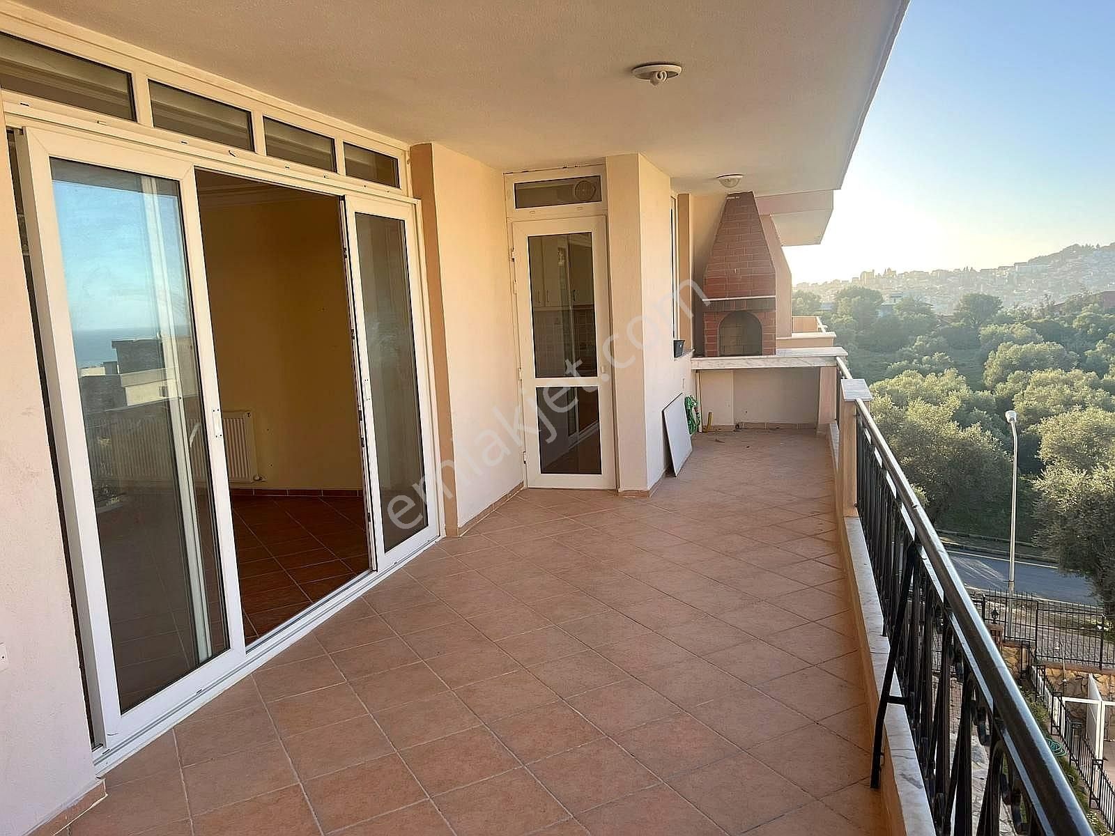 Kuşadası Merkezinde Manzaralı 3+1 Kiralık Daire - Görsel 16