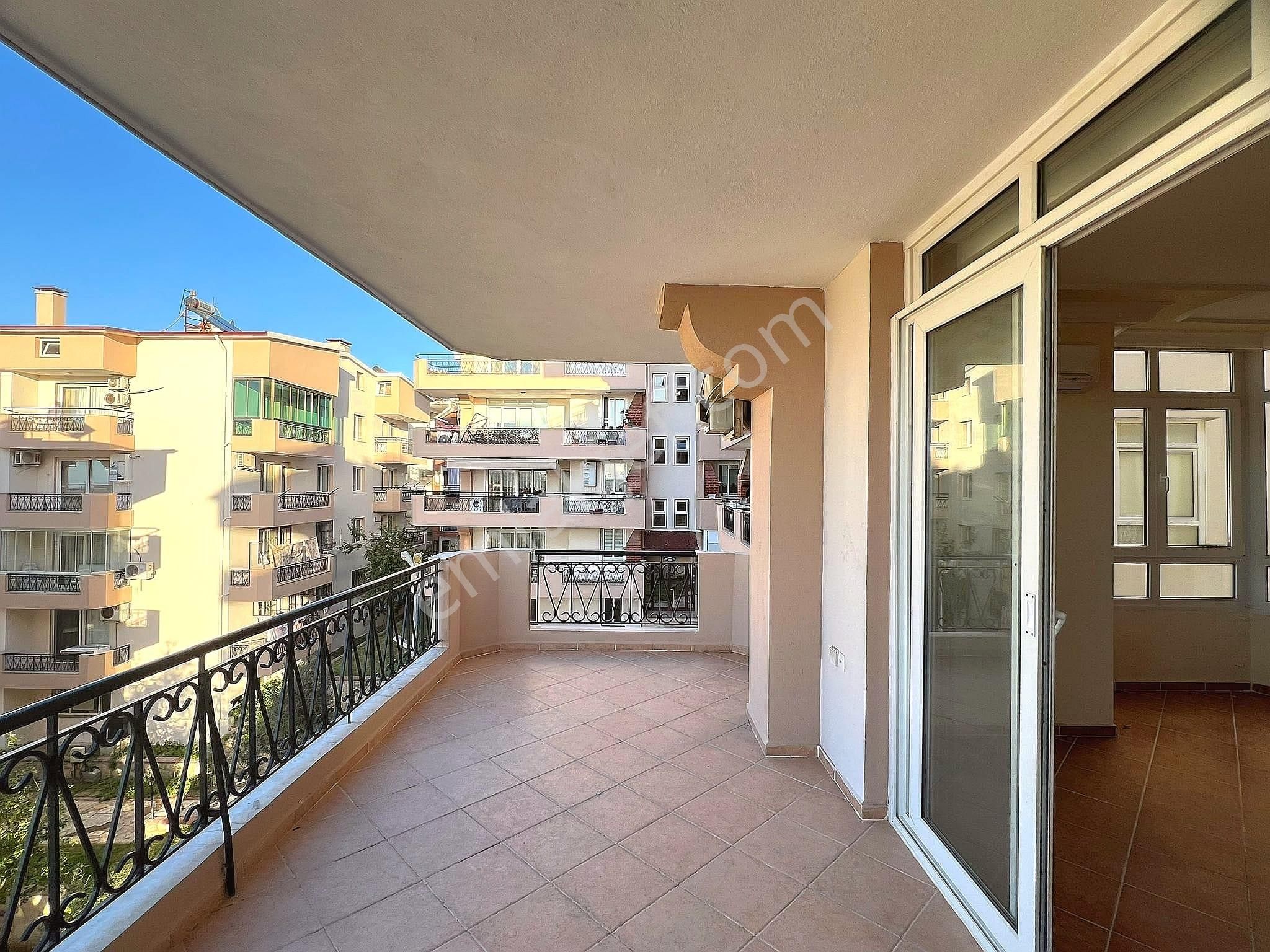 Kuşadası Merkezinde Manzaralı 3+1 Kiralık Daire - Görsel 15
