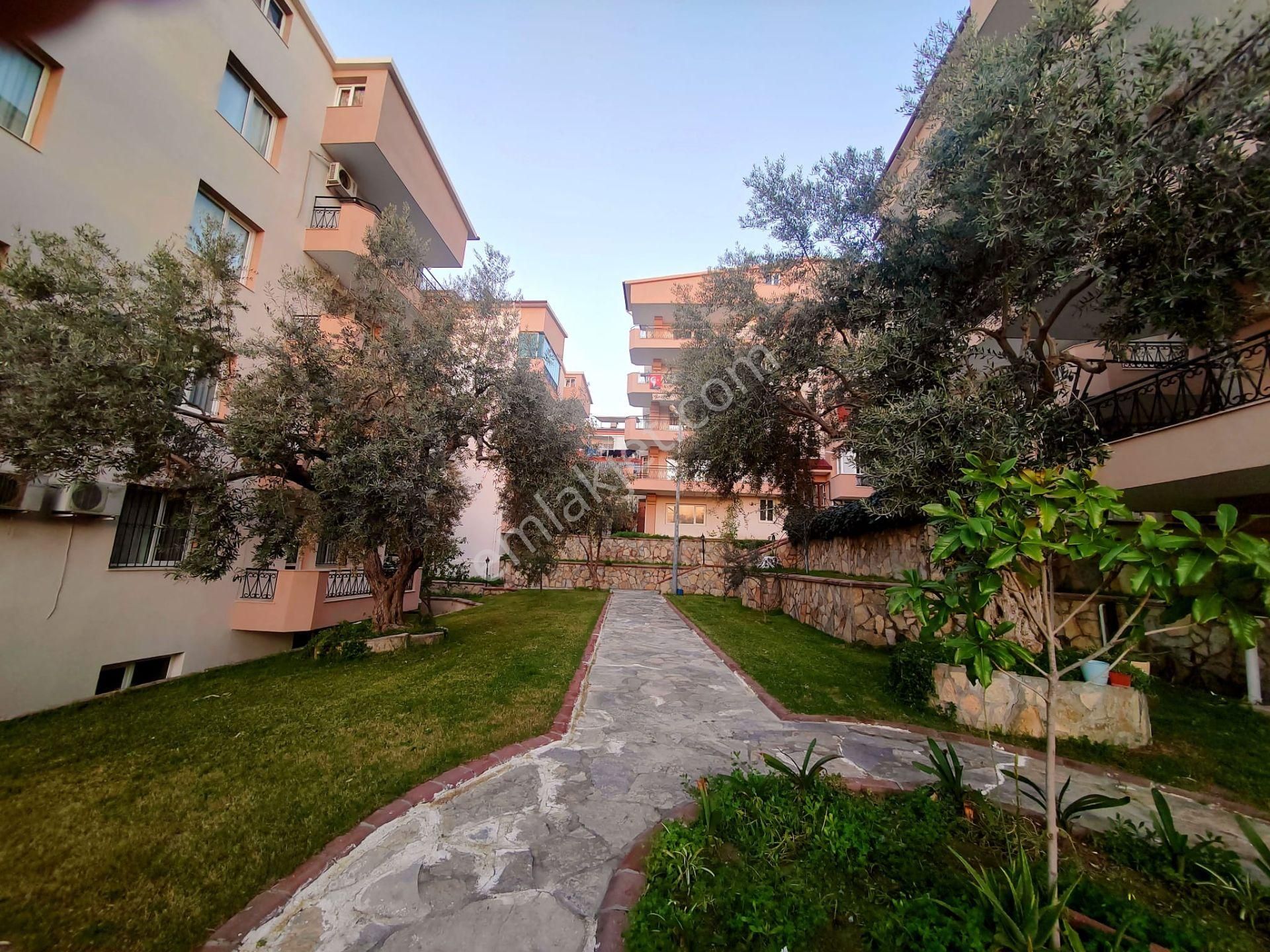 Kuşadası Merkezinde Manzaralı 3+1 Kiralık Daire