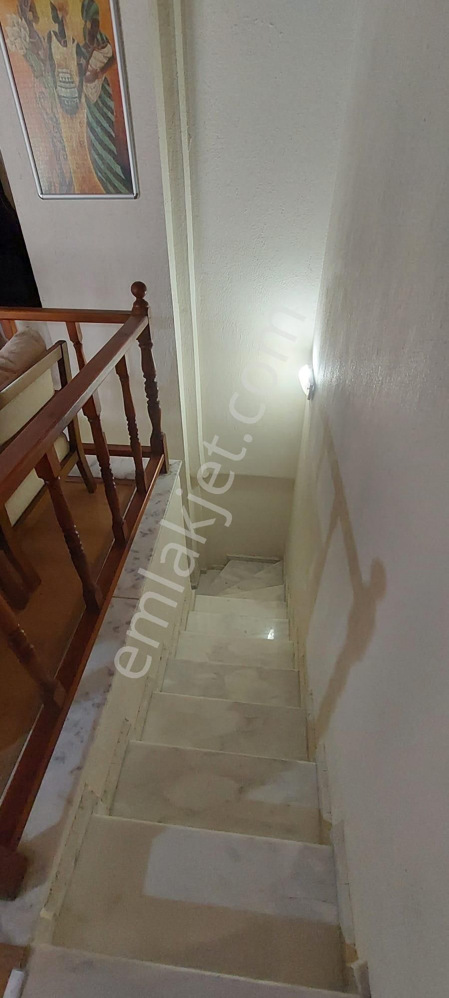 Kuşadası Merkezde Denize Yürüme Mesafesinde Satılık 3+1 Dubleks - Görsel 17