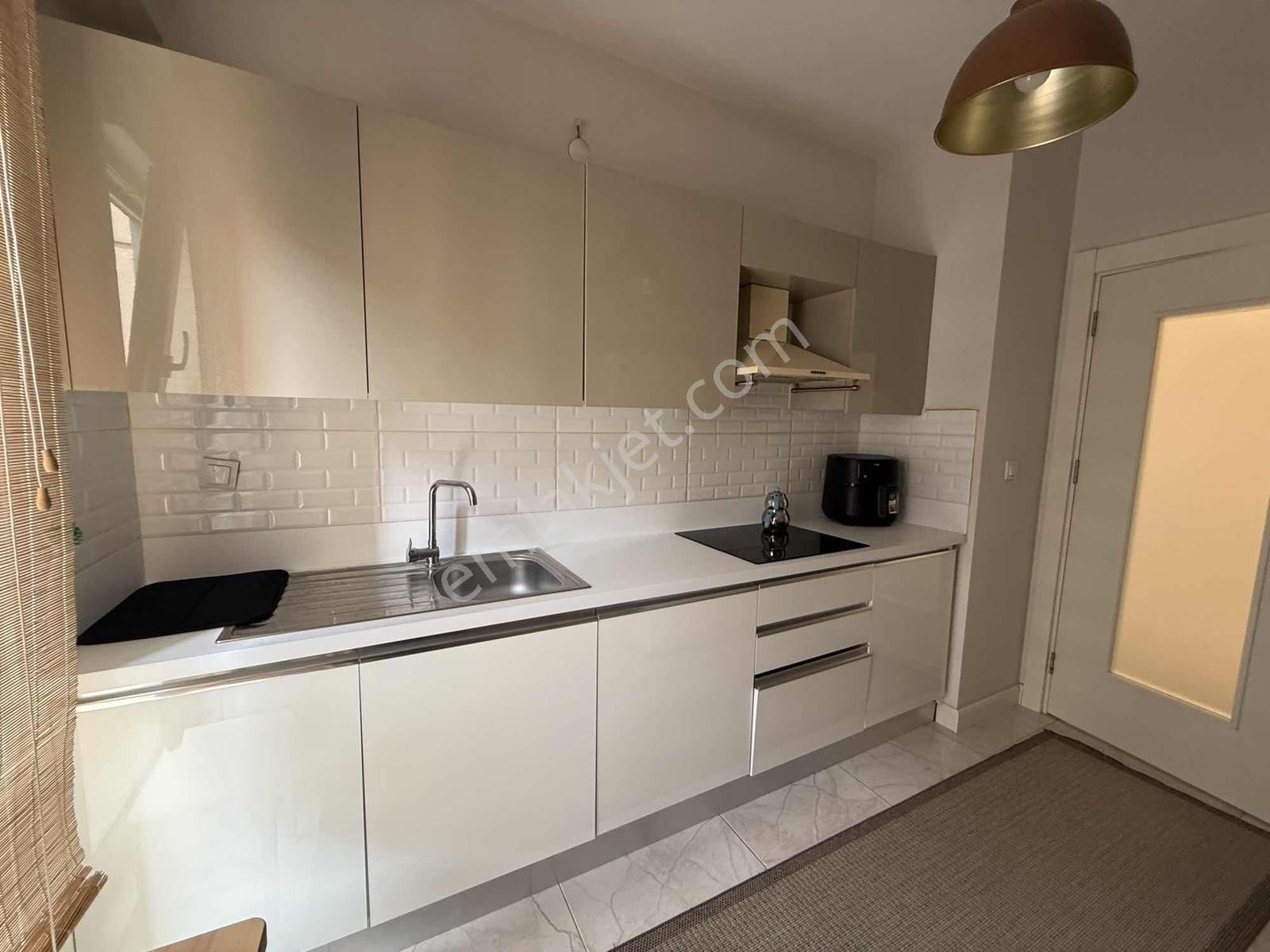 Sur Cadde'de Cadde Cephe 2+1 Katta Full Eşyalı Doğal Gazlı - Görsel 14