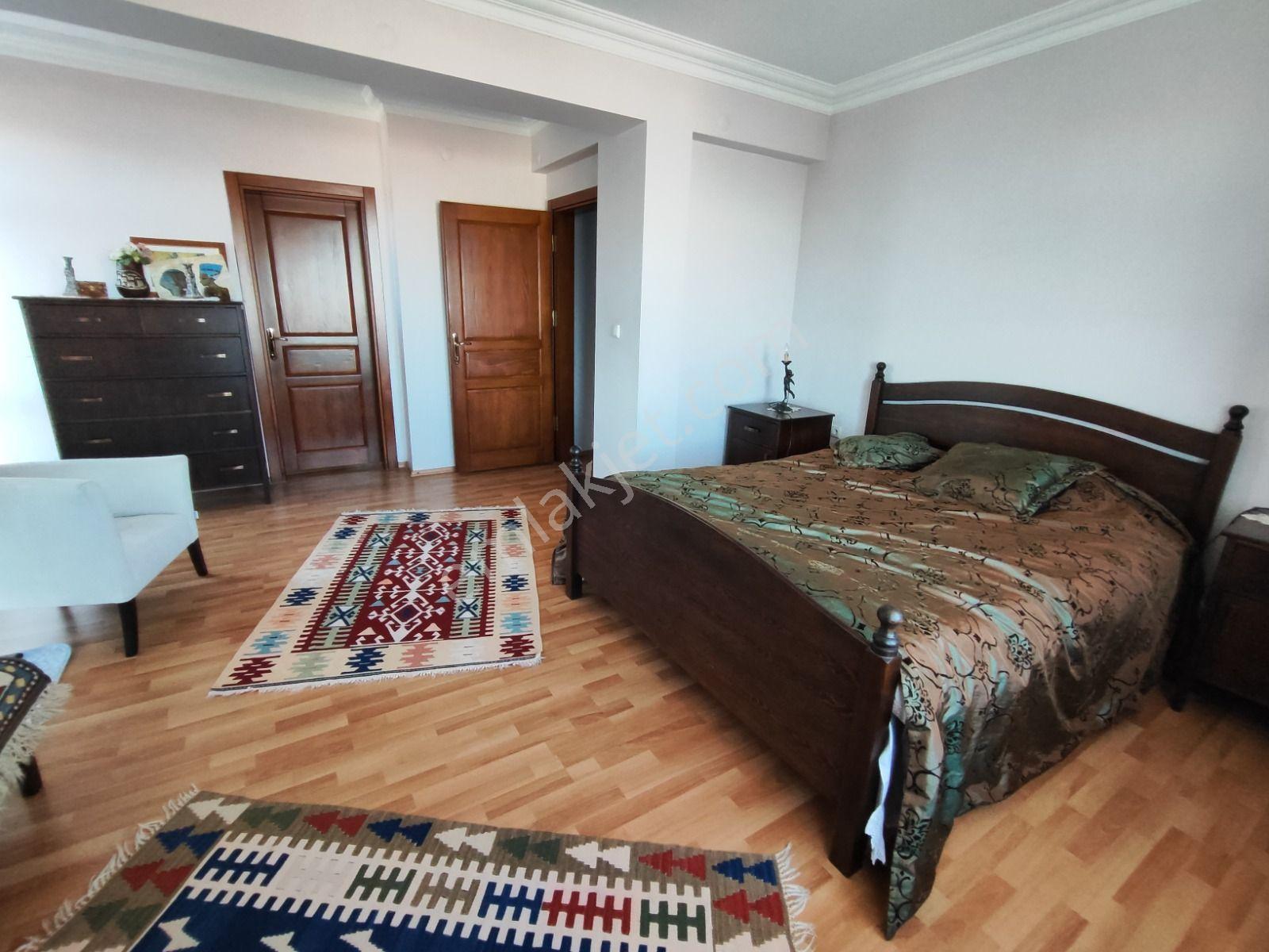 Remax Palastan Başiskele Ünikent Karşıyaka Evleri 6+1 Satılık - Görsel 13