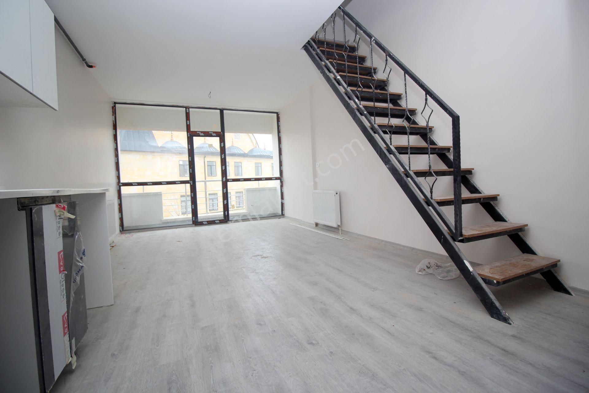 Emre Emlak'tan Bağlıca'da Dubleks Satılık 1+1 Loft Daire - Görsel 3