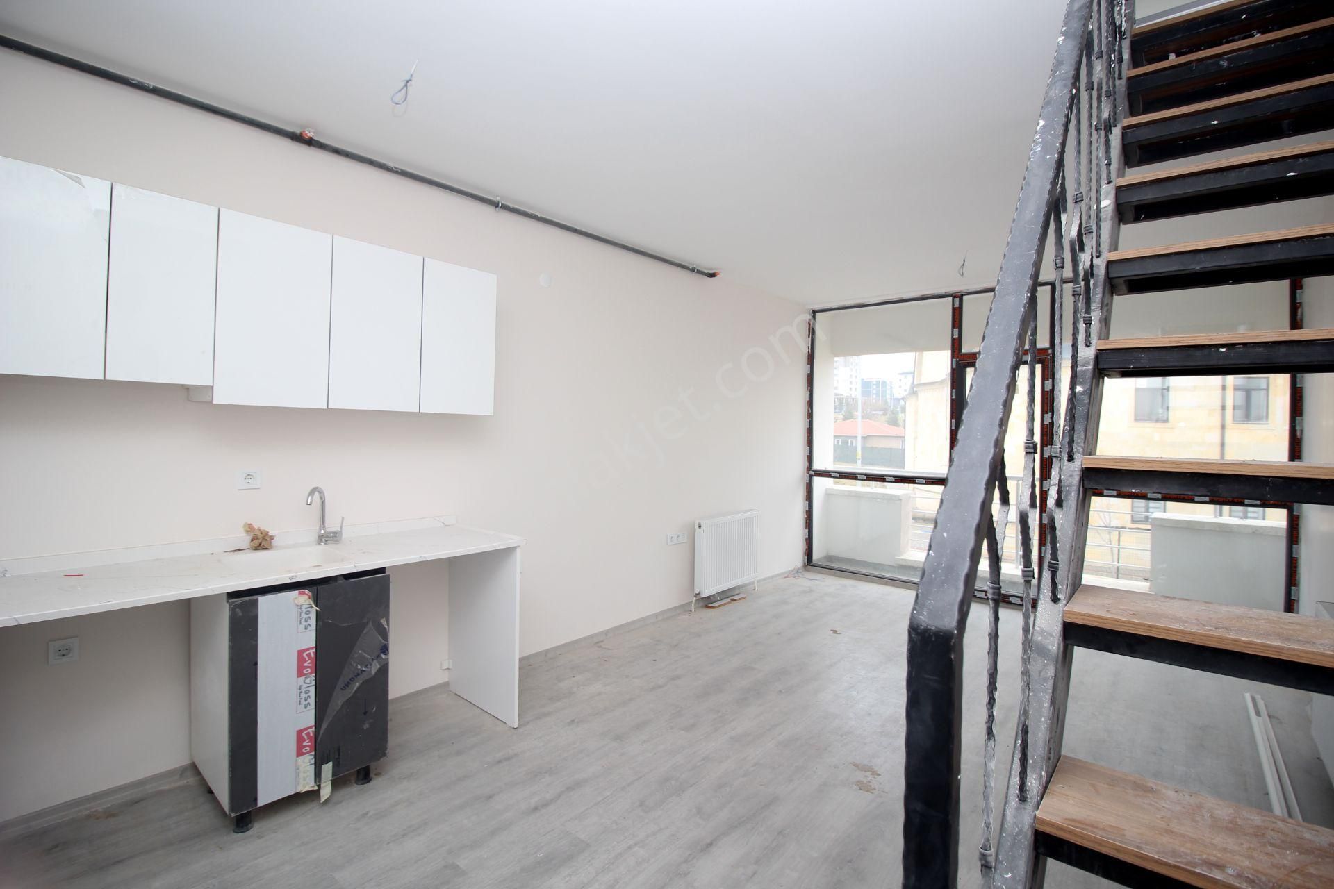 Emre Emlak'tan Bağlıca'da Dubleks Satılık 1+1 Loft Daire - Görsel 7